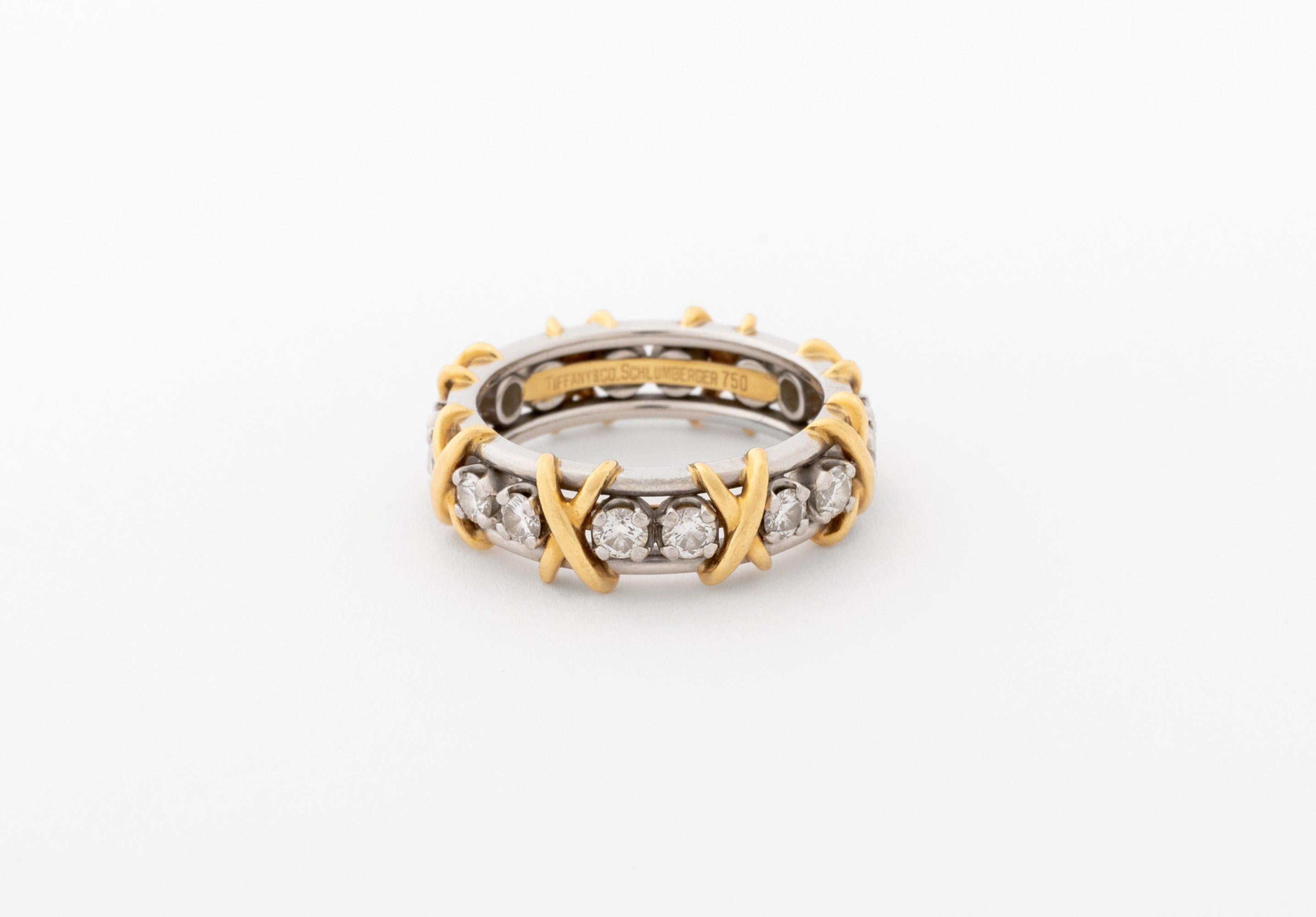 Tiffany & Co. Anillo de diamantes Schlumbereger PT950 750, fabricado a mano con bandas de platino adornadas con dieciséis diamantes redondos talla brillante engastados con garras, con un peso total aproximado de 1,28 quilates, color F-G / claridad