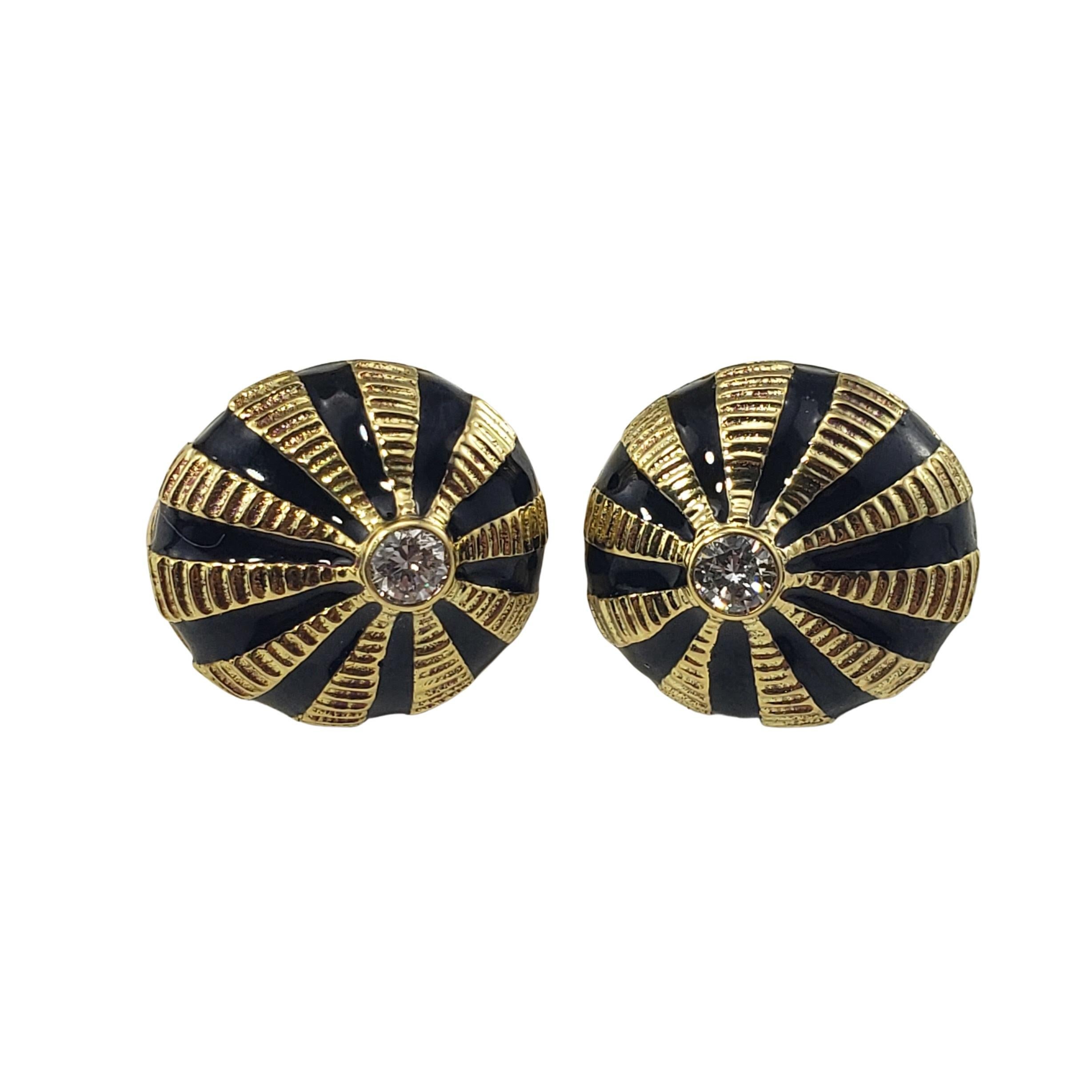 Tiffany & Co. Schlumberger Taj Mahal 18 Karat Yellow Gold, Enamel and Diamond Earrings-

These stunning earrings are each accented with one round brilliant cut diamond and elegant enamel set in beautifully detailed 18K yellow gold.

Approximate