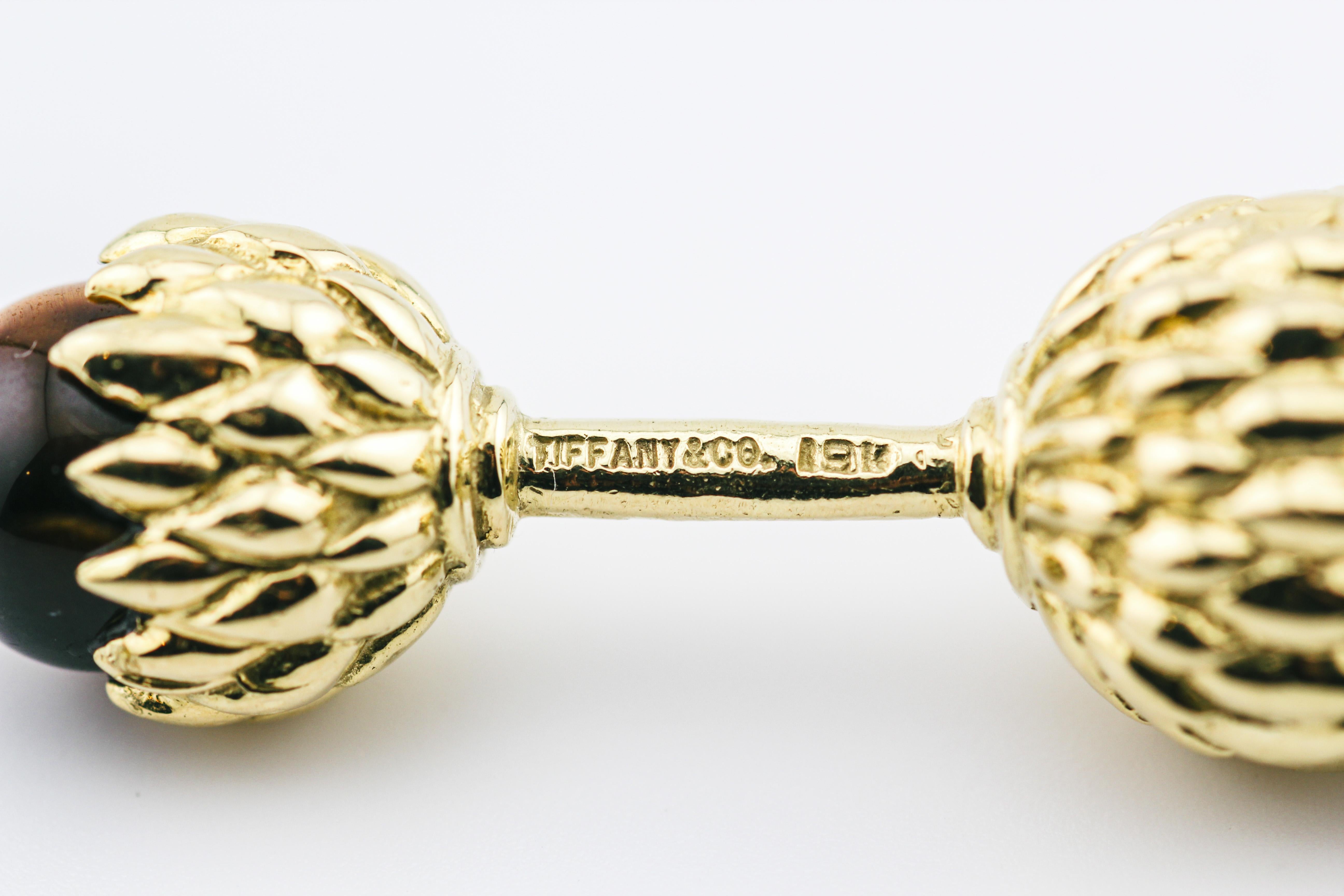 Tiffany & Co. Schlumberger Boutons de manchette en or jaune 18 carats avec œil de tigre Pour hommes en vente