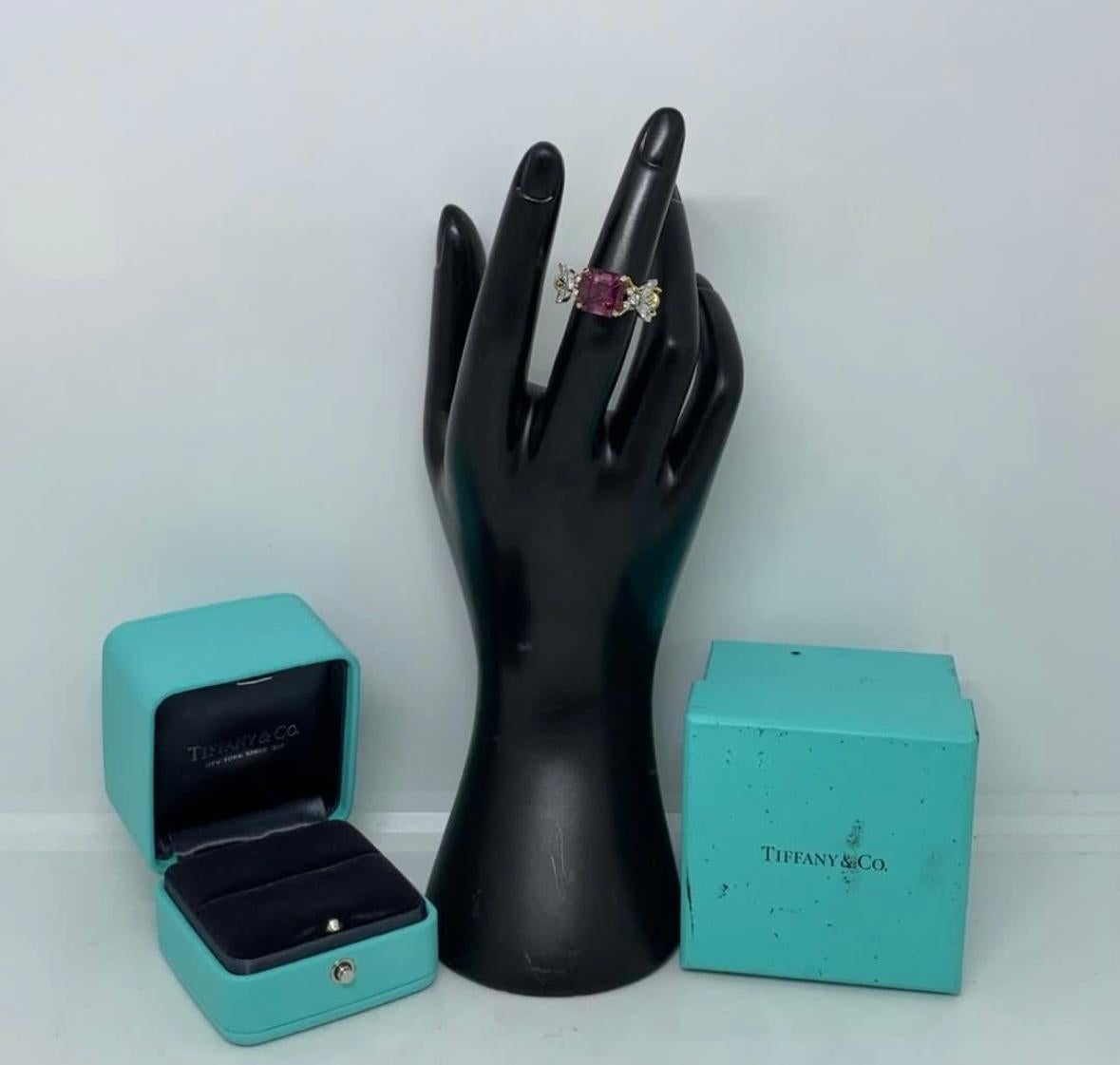 Taglio brillante Anello a due api Tiffany & Co. con spinello rosa in vendita
