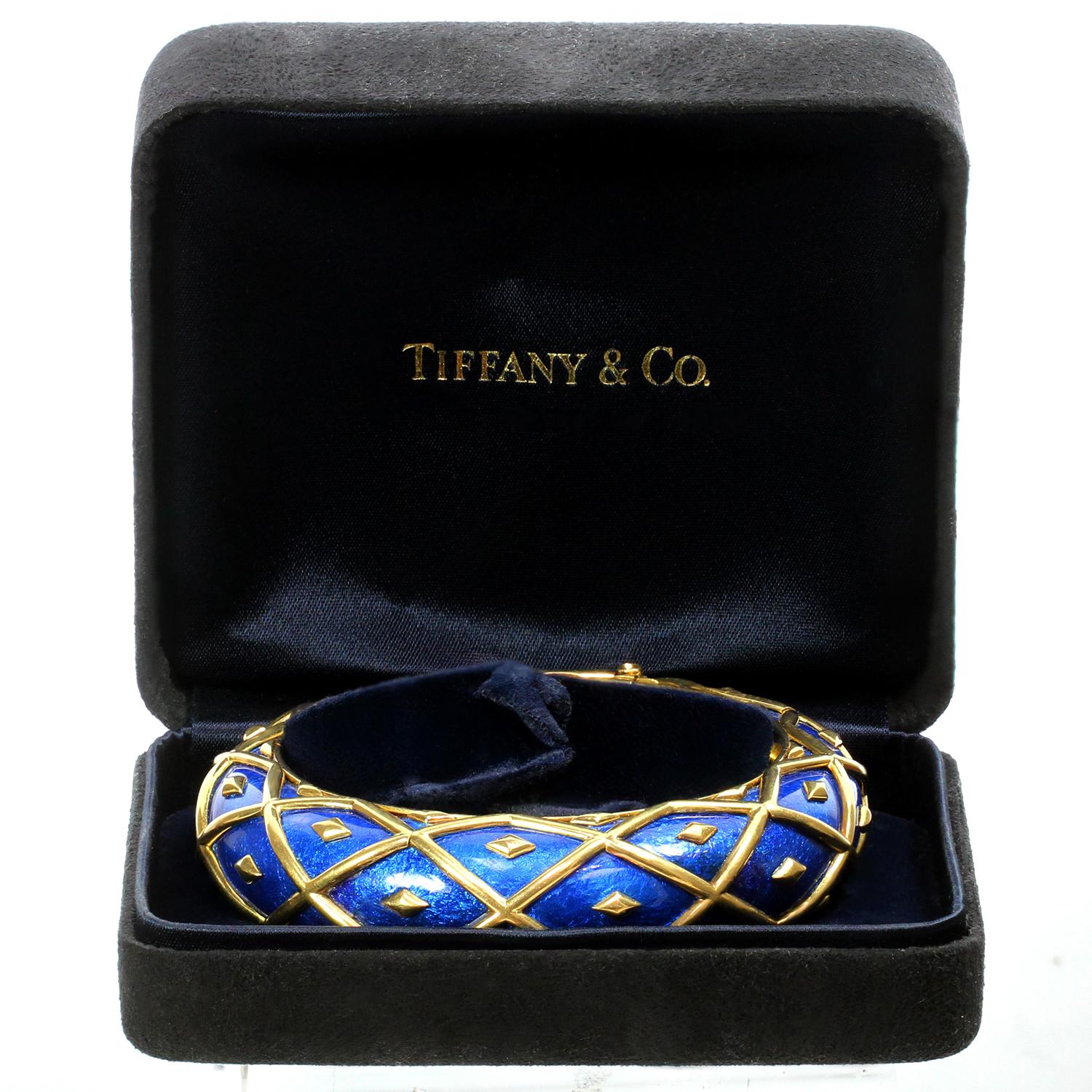 This chic Tiffany Dot Losange bangle bracelet was designed by Jean Schlumberger and features a festive iconic design crafted in blue enamel and 18k yellow gold. Made in France circa 2000s. Measurements: 0.70