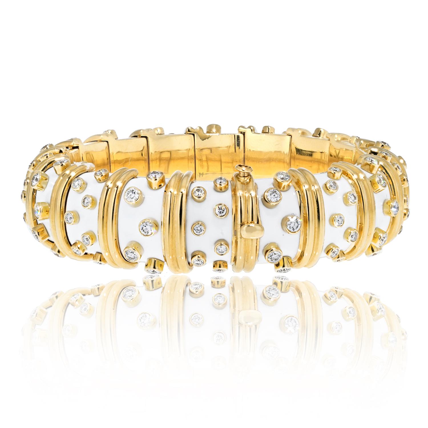 Ein Meisterwerk außergewöhnlicher Kunstfertigkeit: die Tiffany & Co. Schlumberger Platin & 18K Gelbgold Weißer Emaille-Diamanten-Armreif. Dieses bemerkenswerte Stück ist ein wahrer Beweis für zeitlose Eleganz und die renommierte Collaboration