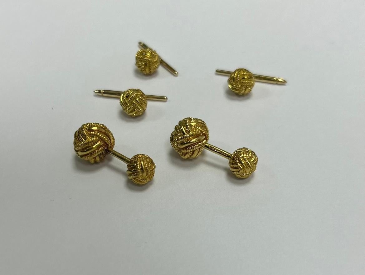 Tiffany & Co Schlumberger YG Cufflink Dress Set in a Love Knot design, bigger knot is marked 18k YG & Schlumberger, 12.1 mm diameter, 1