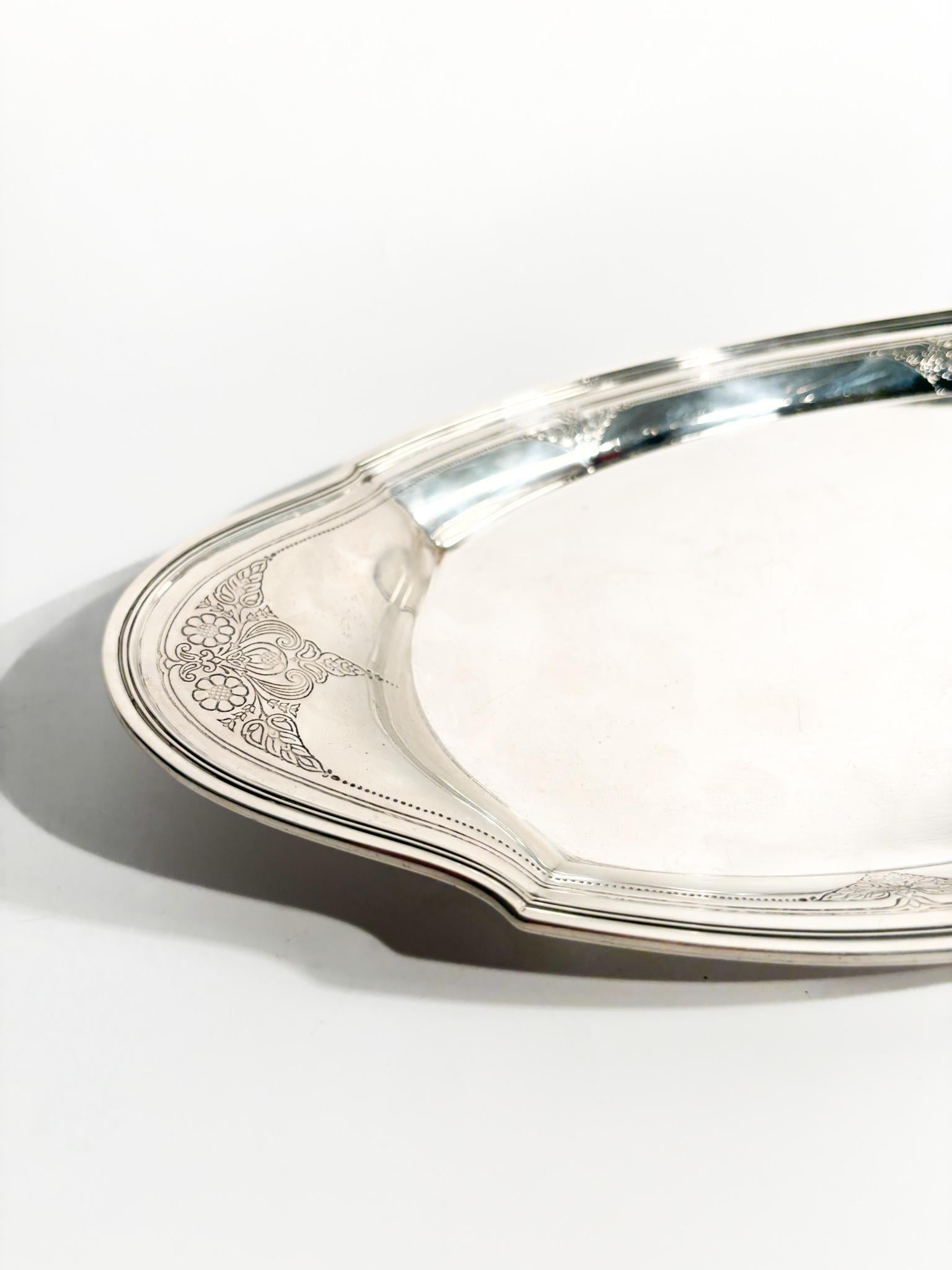 Serving tray in 925 Sterling Silver, made by Tiffany & Co in the 1940s

Ø cm 34 h cm 18,5

Tiffany & Co. is a renowned American retailer known for its luxury jewelry, porcelain and silver. Founded in 1837 by Charles Lewis Tiffany, the company has
