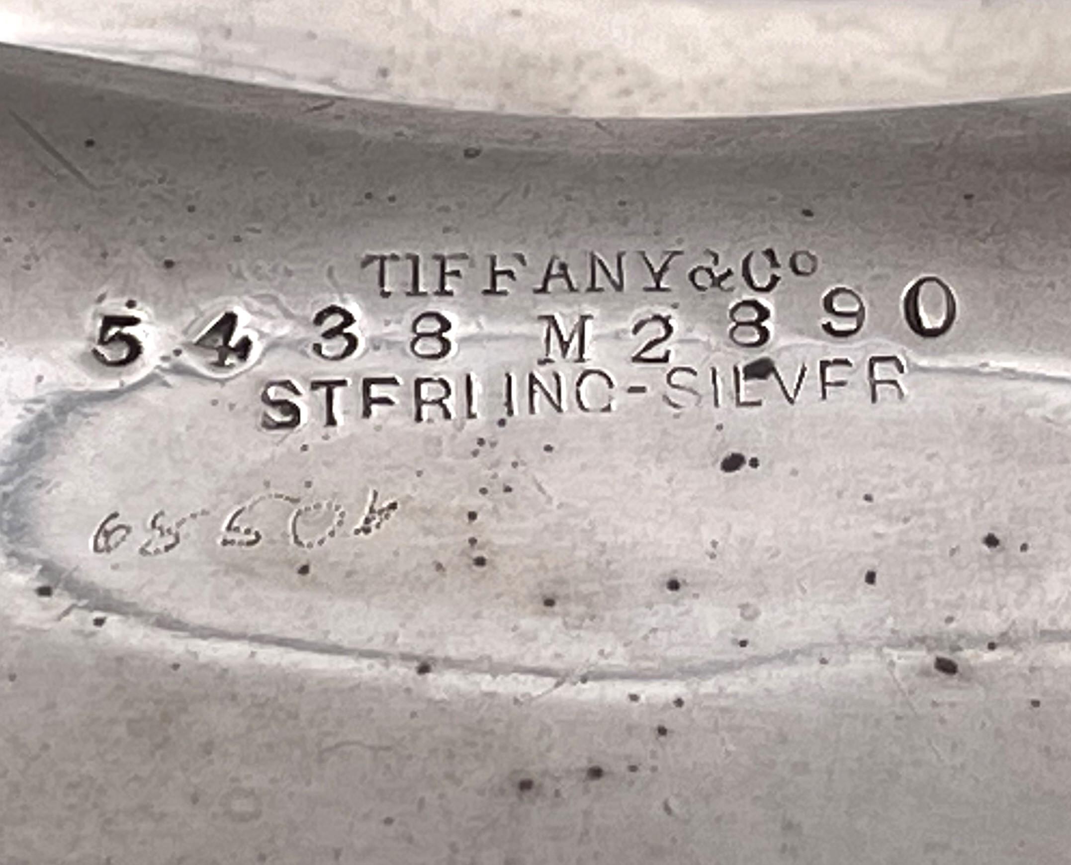 Fin du XIXe siècle Tiffany & Co. Ensemble de 4 salières ouvertes en argent sterling de 1879 avec revêtement bleu en vente