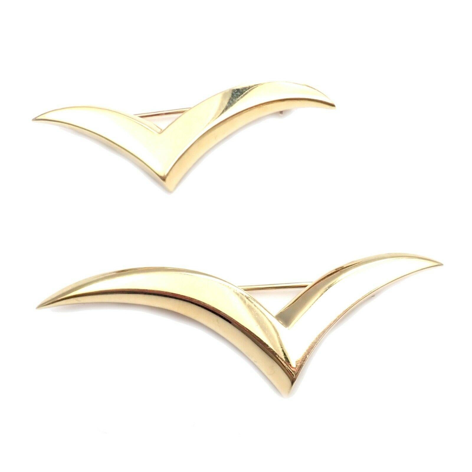 18k Yellow Gold Set of 2 Seagull Brooch Pins by Tiffany & Co. 
Details: 
Measurements:
Bird 1: 53mm x 17mm
Bird 2: 43mm x 14mm
Weight: 
Bird 1: 6.6g
Bird 2: 4.9g
Stamped Hallmarks: Tiffany & Co 750
*Free Shipping within the United States*
YOUR