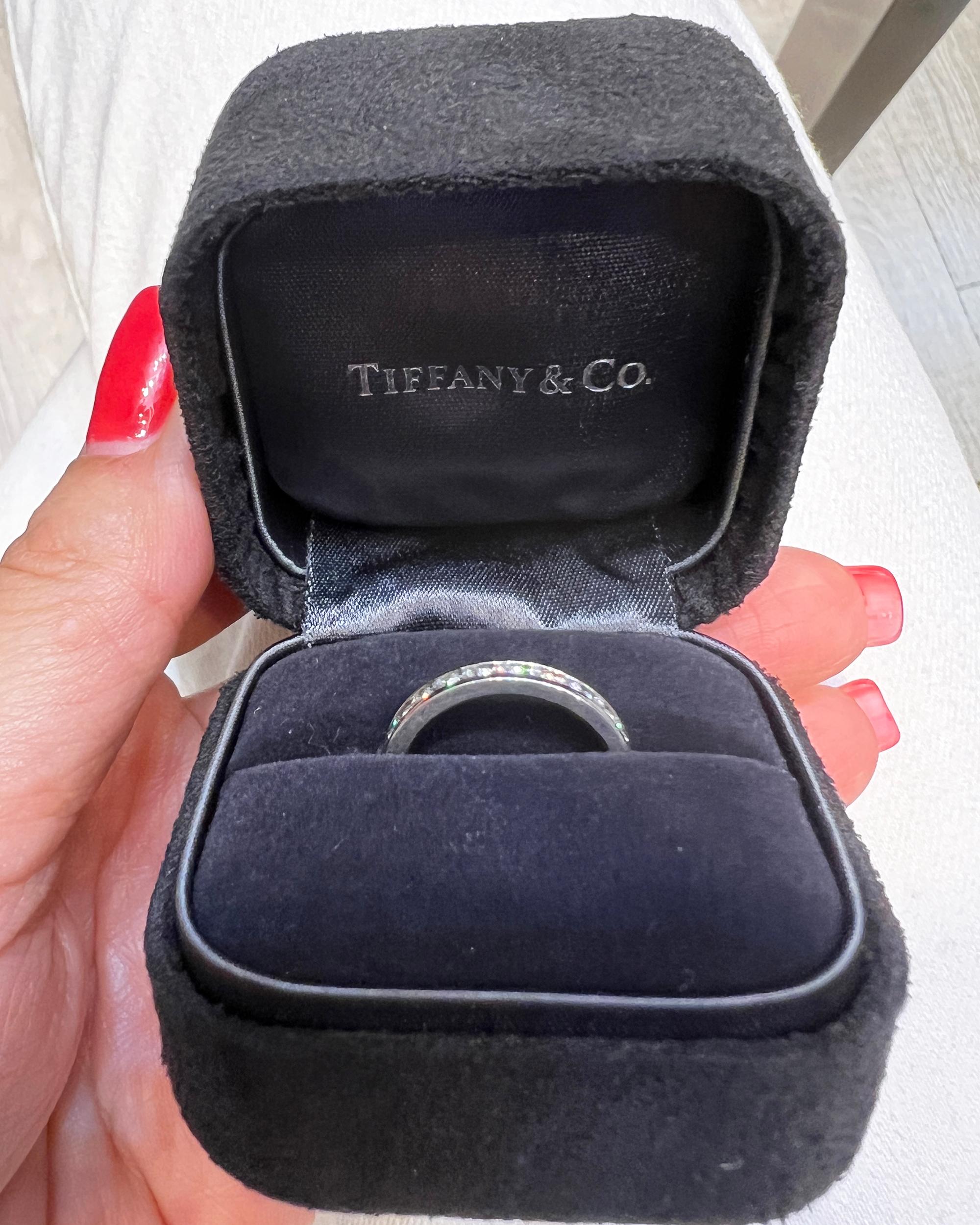 This exquisite band by Tiffany & Co. features a captivating array of round diamonds totaling 1 carat, each meticulously set in a flawless channel setting.
Crafted from the finest platinum, the band embodies a weight of 3.55 grams, symbolizing