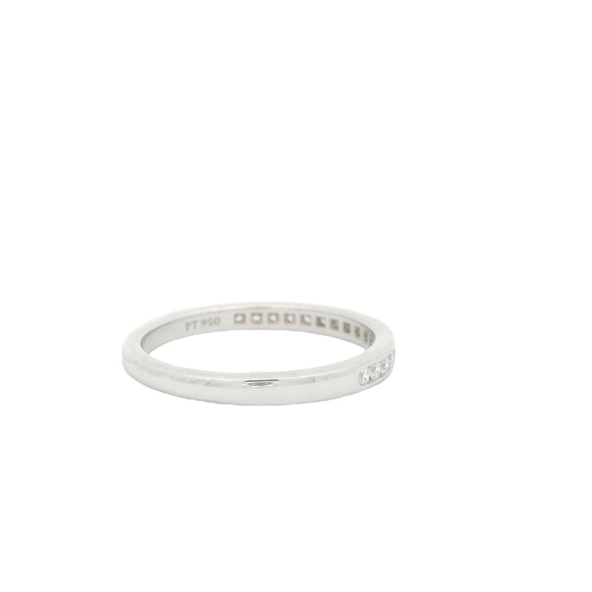 Tiffany & Co. Alianza de boda con medio círculo de diamantes en platino en venta 4