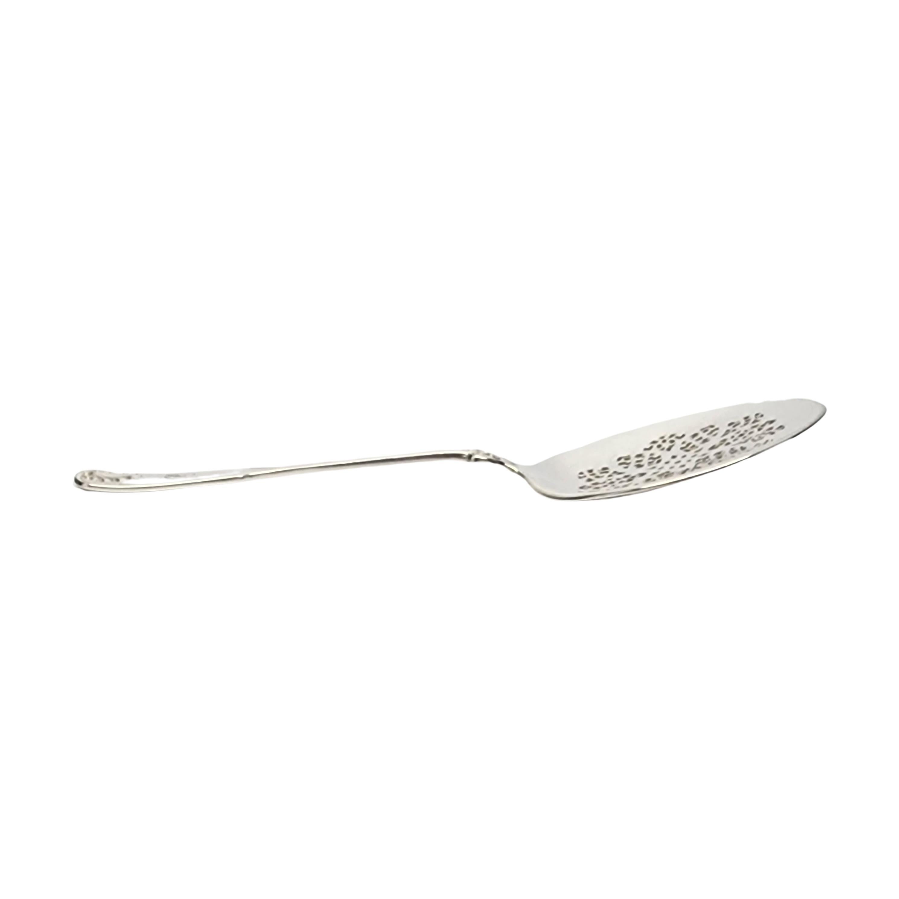 Tiffany & Co Shell and Thread Sterling Silver Tomato Server w/mono #15393 In Good Condition In Washington Depot, CT