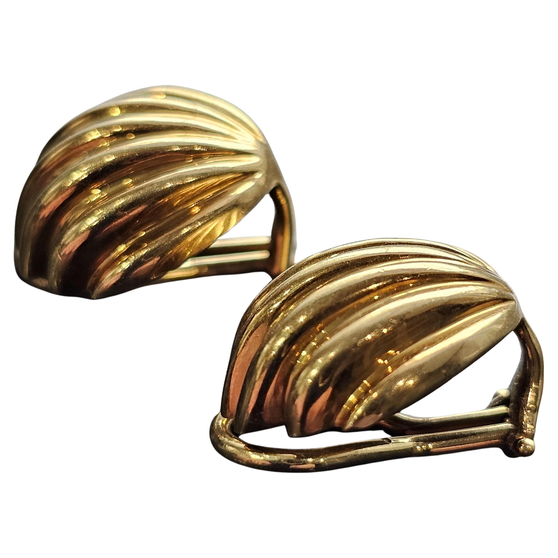 Tiffany & Co. Shell Clip-on Earrings 18k Yellow Gold.

Presenting a pair of Tiffany & Co. Clip-on Earrings crafted in 18k yellow gold. These are a classic vintage Tiffany treasure!

More details:
Measurements: ~0.75