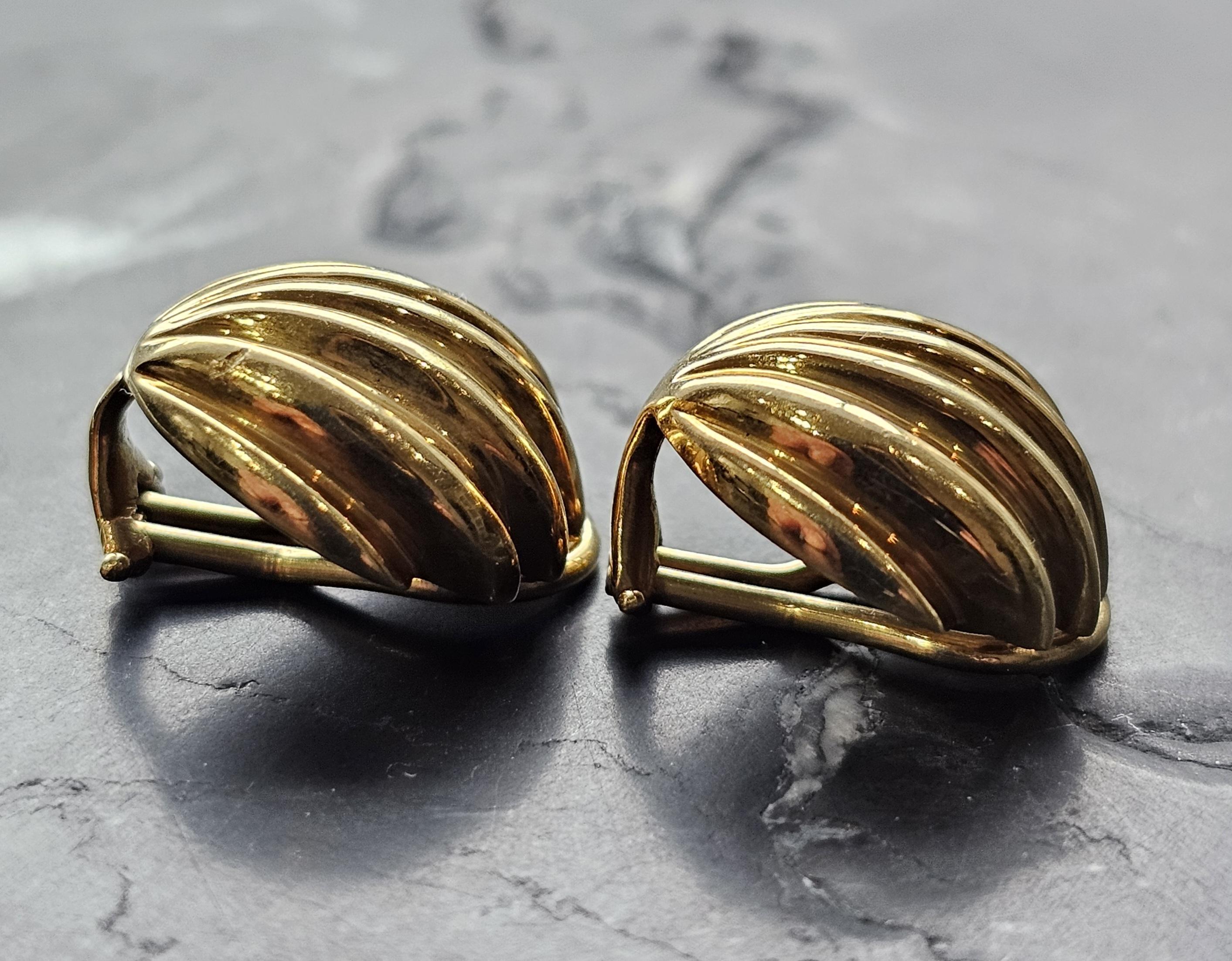 Tiffany & Co. Shell Earrings 18k Yellow Gold Clip Back Vintage Stud Seashell 3