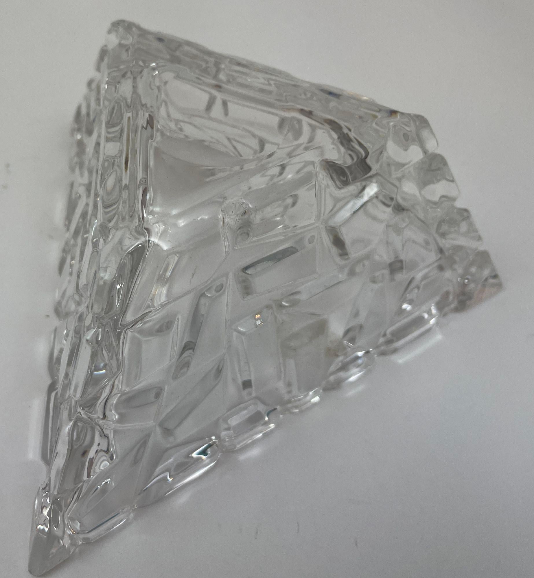 Tiffany Co Sierra Triangular Clear Cut Crystal Bowl Ashtray In Good Condition For Sale In North Hollywood, CA