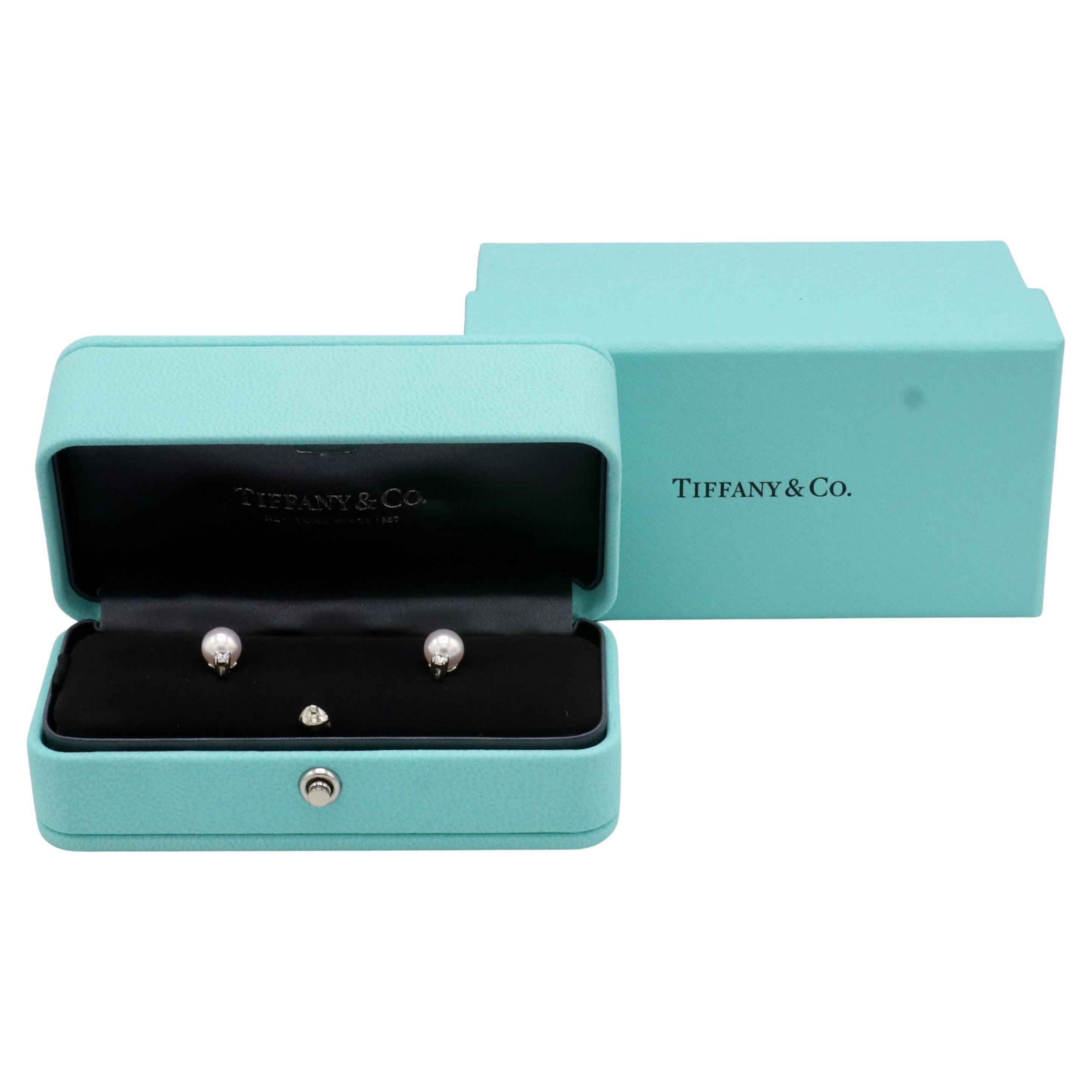 Moderne Tiffany & Co. Boucles d'oreilles Signature en perles de culture d'Akoya et diamants naturels en vente
