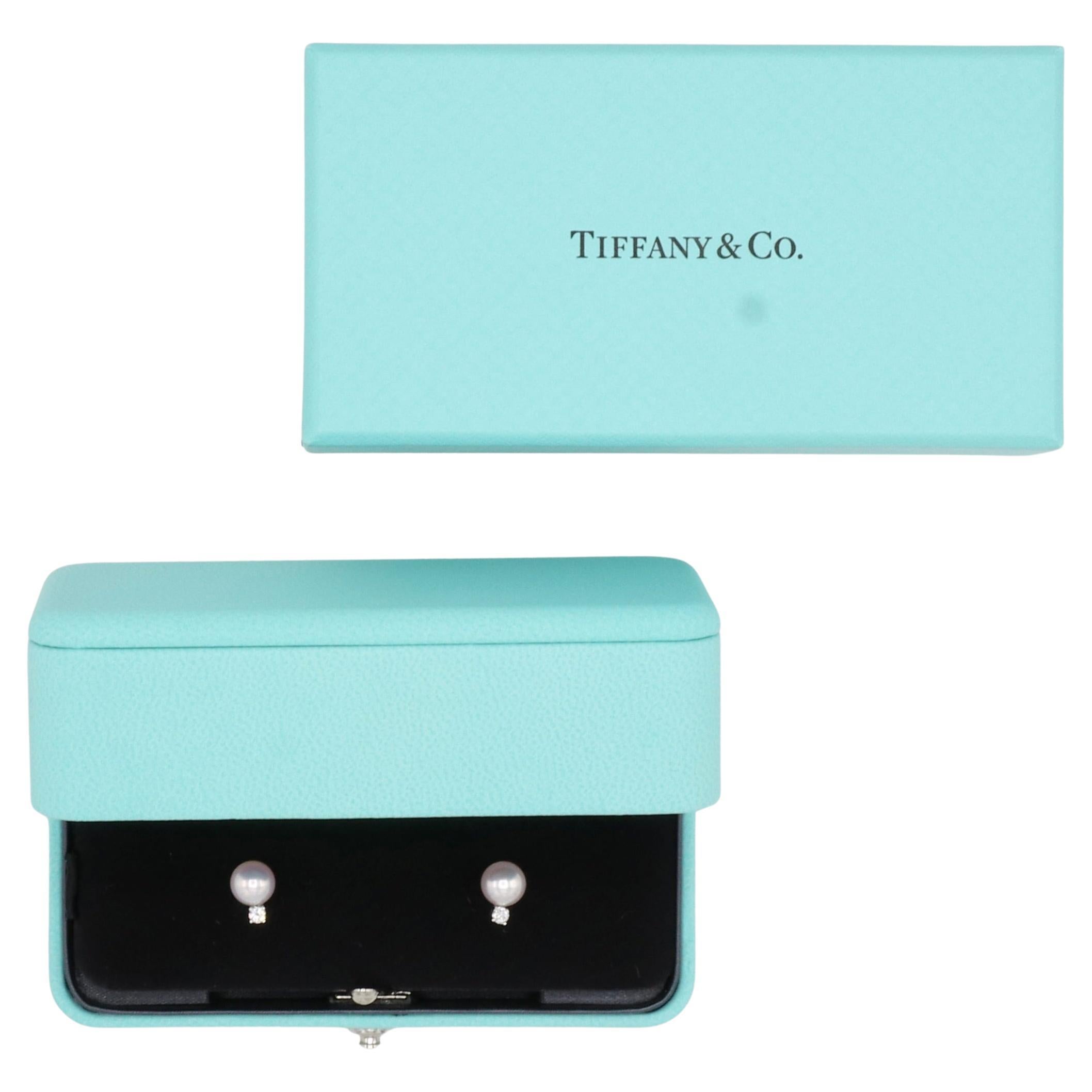 Taille ronde Tiffany & Co. Boucles d'oreilles Signature en perles de culture d'Akoya et diamants naturels en vente