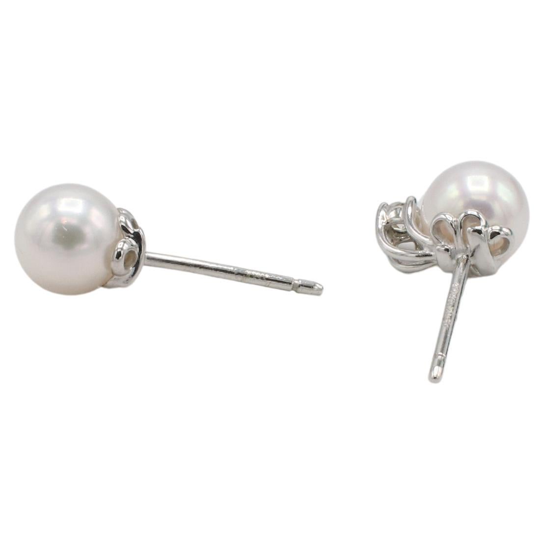 Tiffany & Co. Boucles d'oreilles Signature en perles de culture d'Akoya et diamants naturels Excellent état - En vente à  Baltimore, MD