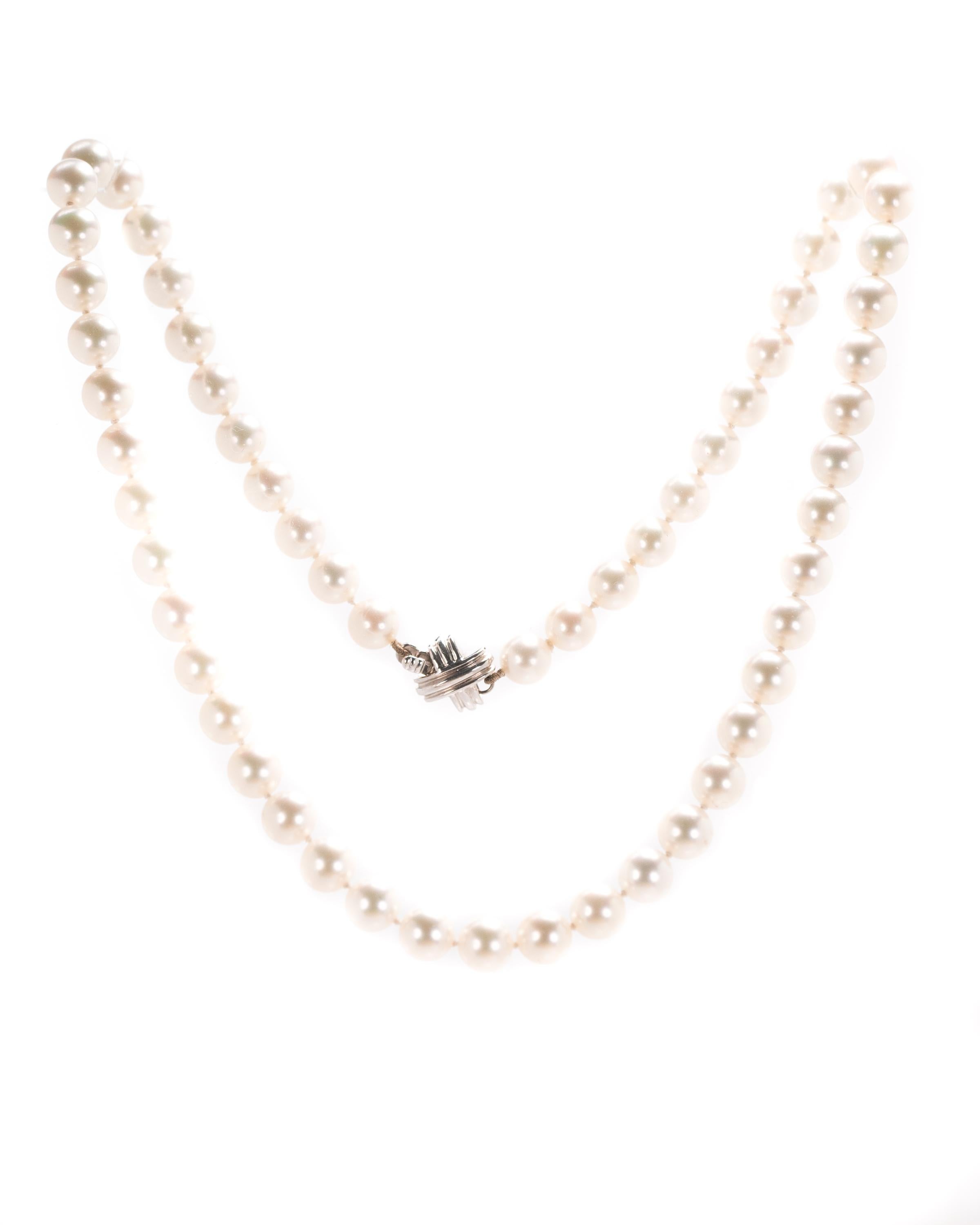Tiffany and Co. Akoya Pearl Necklace - 18 Karat White Gold, Akoya cultured Pearls

Features:
16 inch long single strand necklace
7 millimeter white Akoya cultured Pearls
18 Karat White Gold double sided fish hook clasp
18 Karat White Gold decorative
