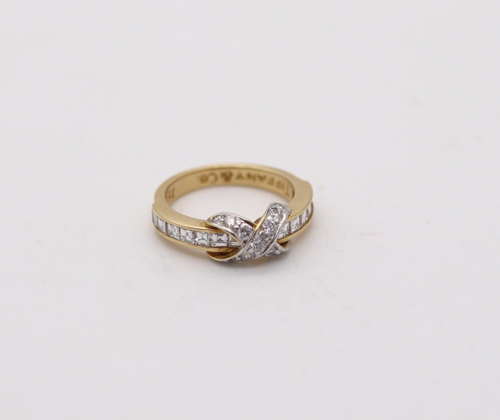 Taille brillant TIFFANY & CO. Bague de la collection signature en or 18 carats avec 1,09 carat de diamants en vente