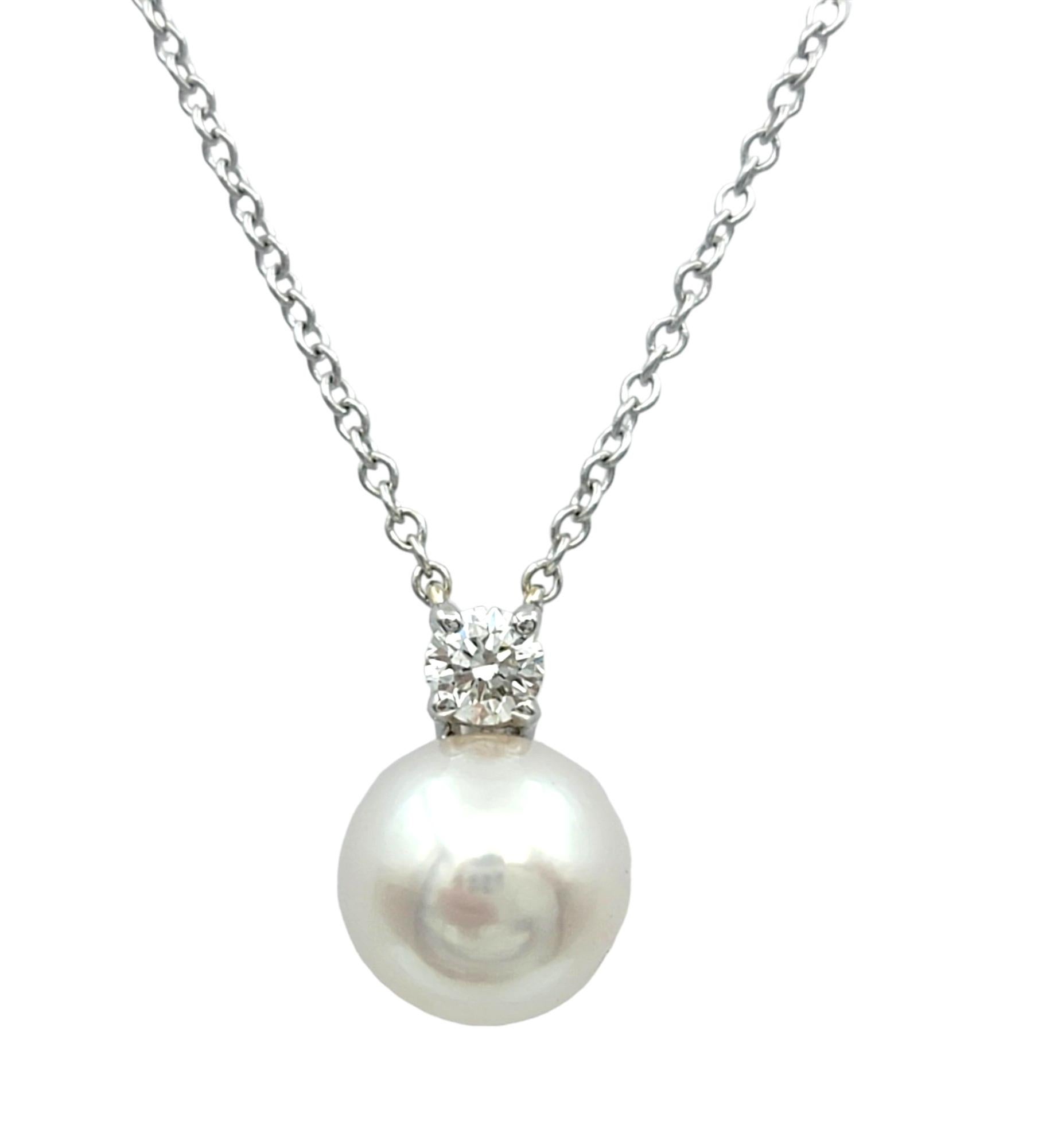 This gorgeous Tiffany & Co. Signature Pearl necklace is an exquisite piece of jewelry, showcasing timeless elegance and sophistication. The necklace is crafted with a chain made of 18 karat white gold, providing a luxurious and durable foundation.