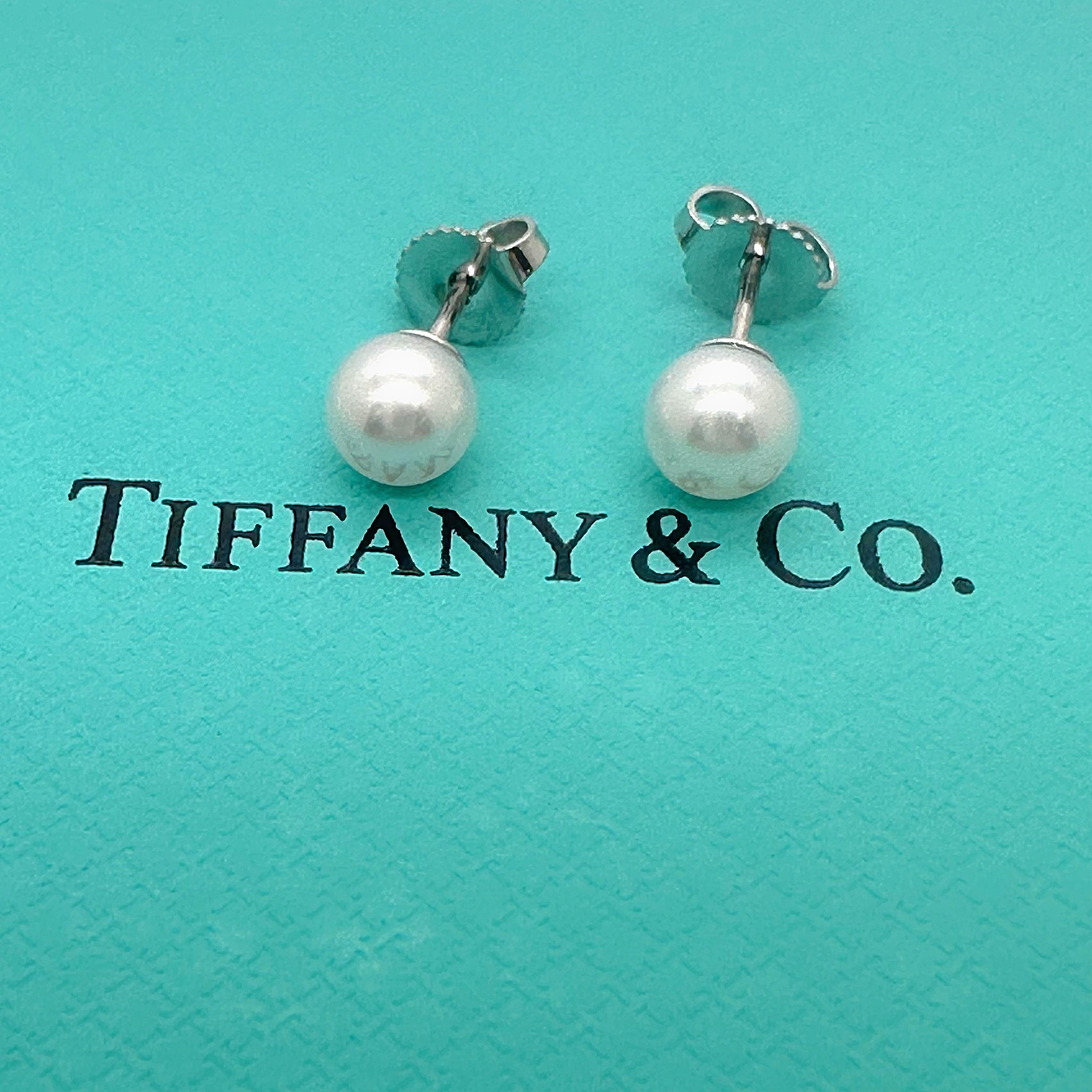 Tiffany & Co. Signature Pearls Stud Earrings in 18k White Gold 3