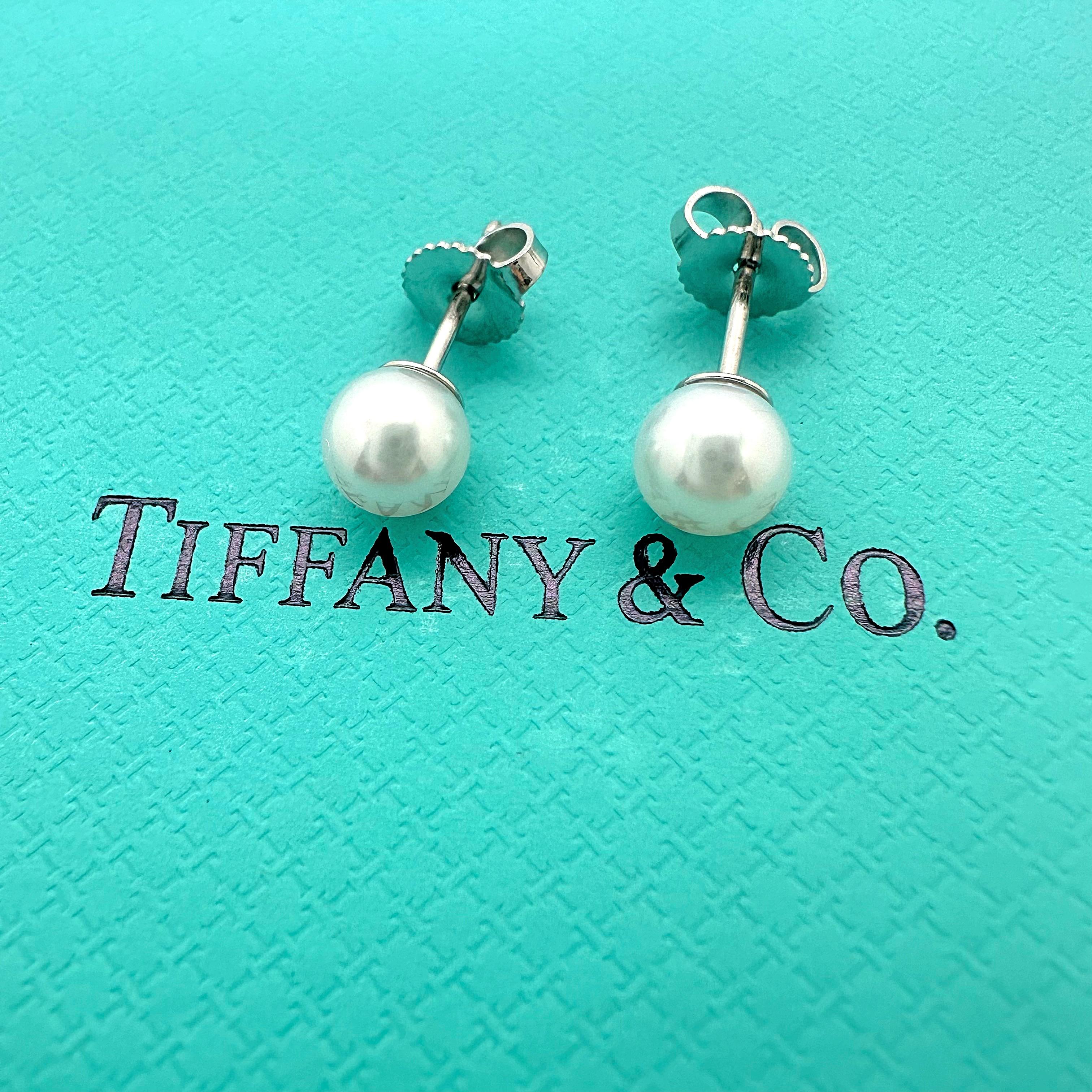 Tiffany & Co. Signature Pearls Stud Earrings in 18k White Gold 4