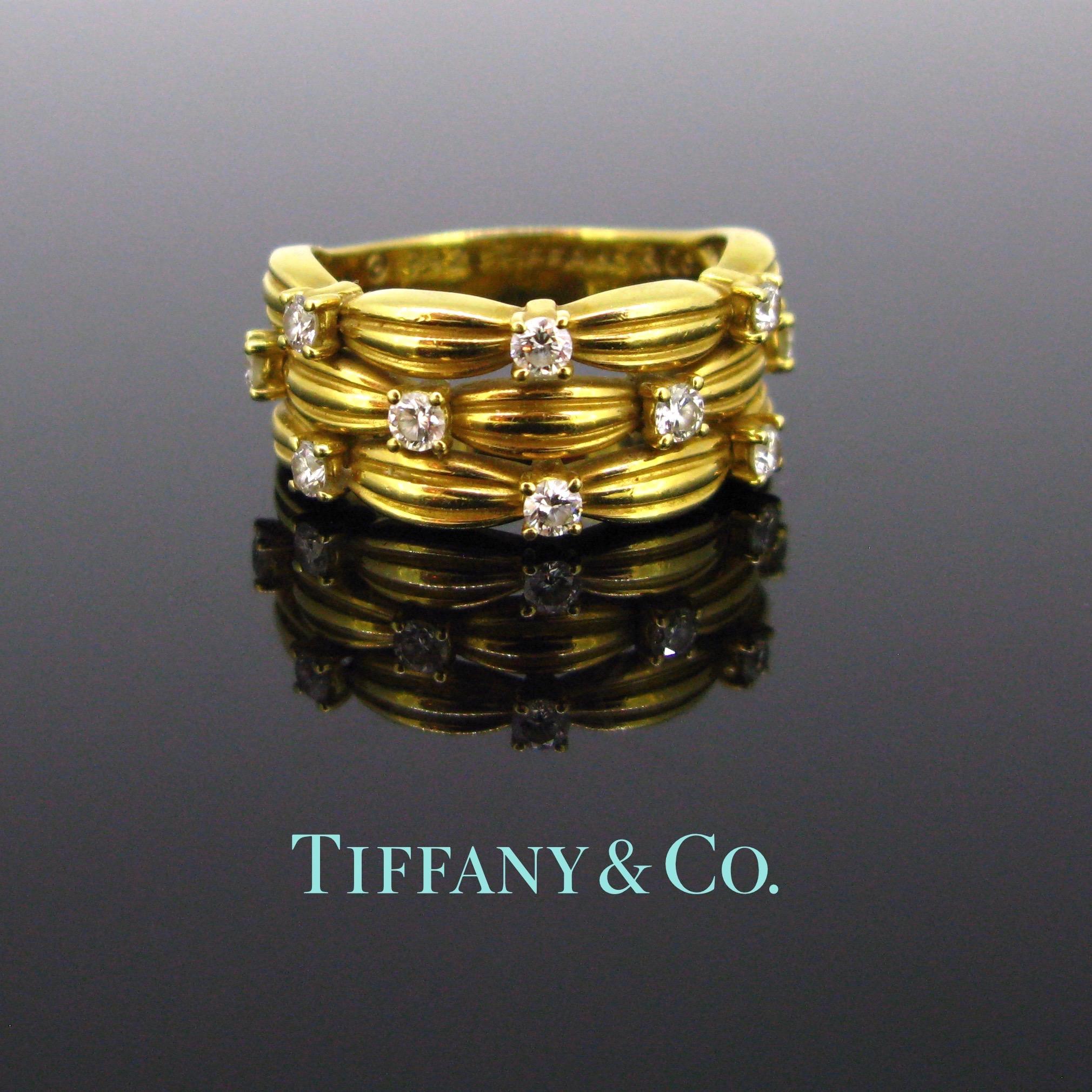 A classic vintage diamonds ring, made in 18kt yellow gold signed by Tiffany & Co. It belongs to the Signature Serie collection, created in 1992. It features three ribbed bands to form a basket weave design. The front is adorned with brilliant cut