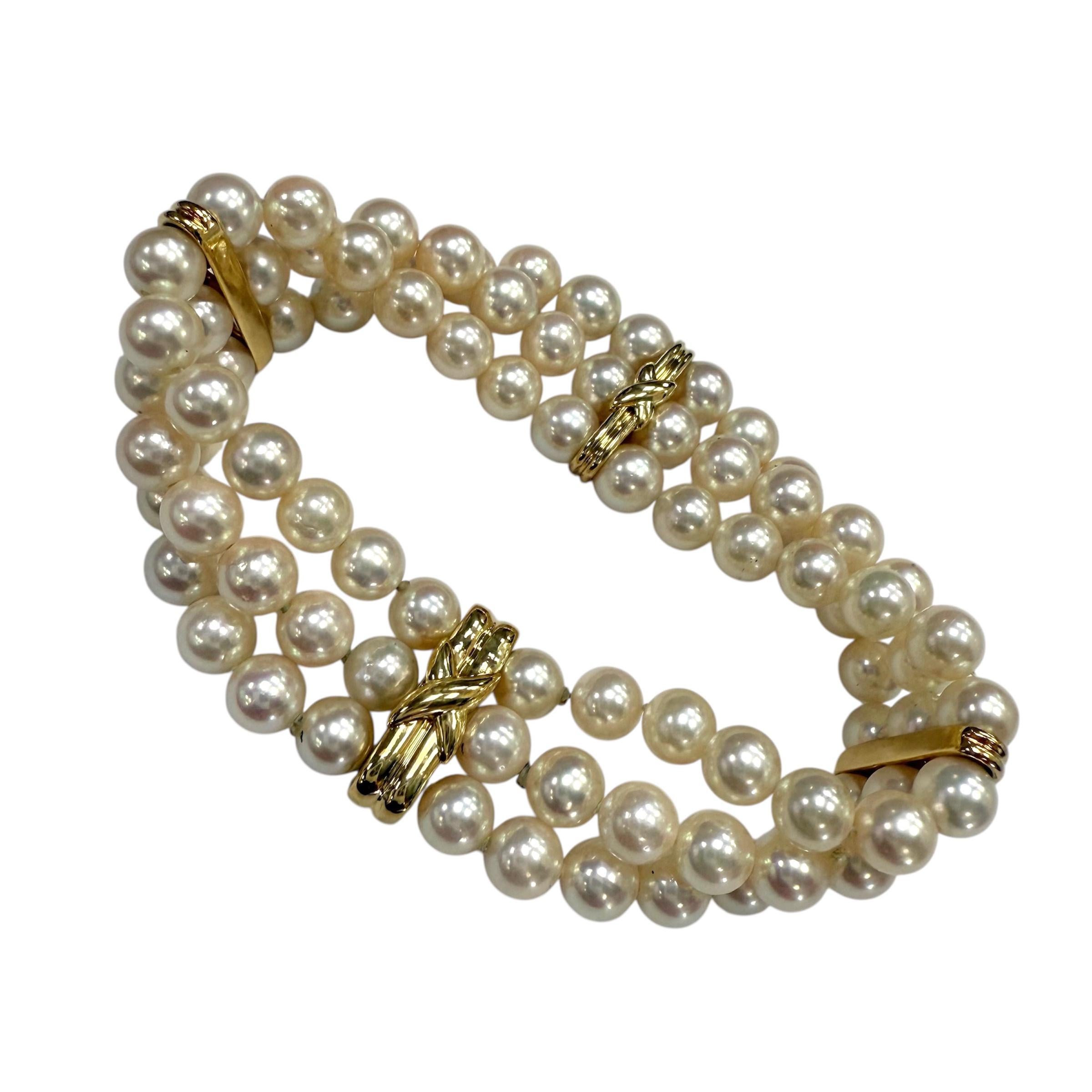 Tiffany & Co. Bracciale a tre fili con perle Akoya Signature X in oro giallo 18 carati in vendita 2