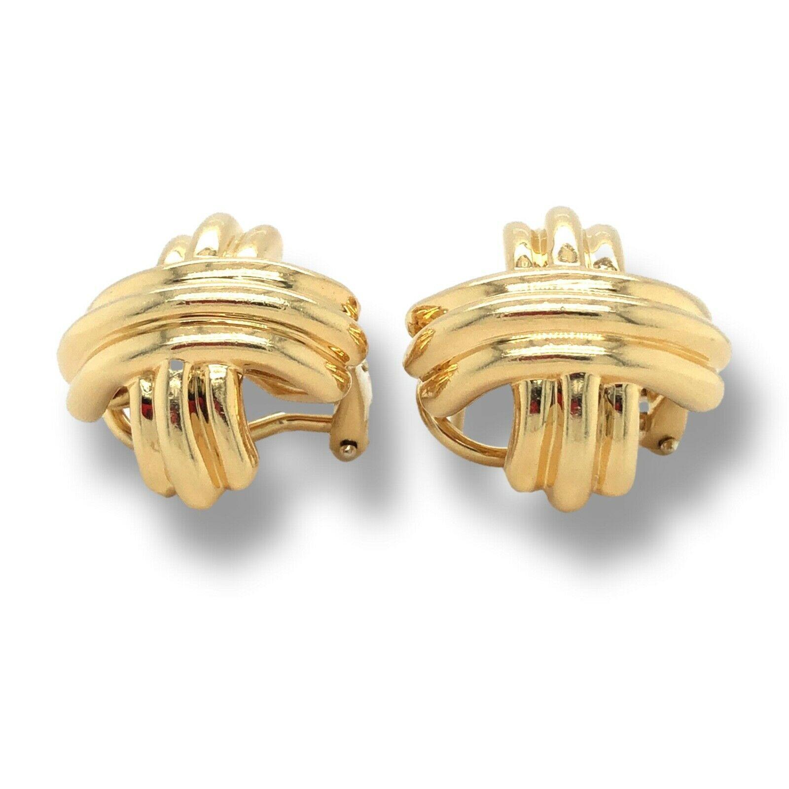 Tiffany & Co. vintage pair of signature X earrings finely crafted in 18 Karat yellow gold with omega clip backs and posts. Medium size. Posts can be removed upon request  

Stamp: T&CO. 750
Measurements: 16mm
Weight: 13.1 grams

Comes in Blue