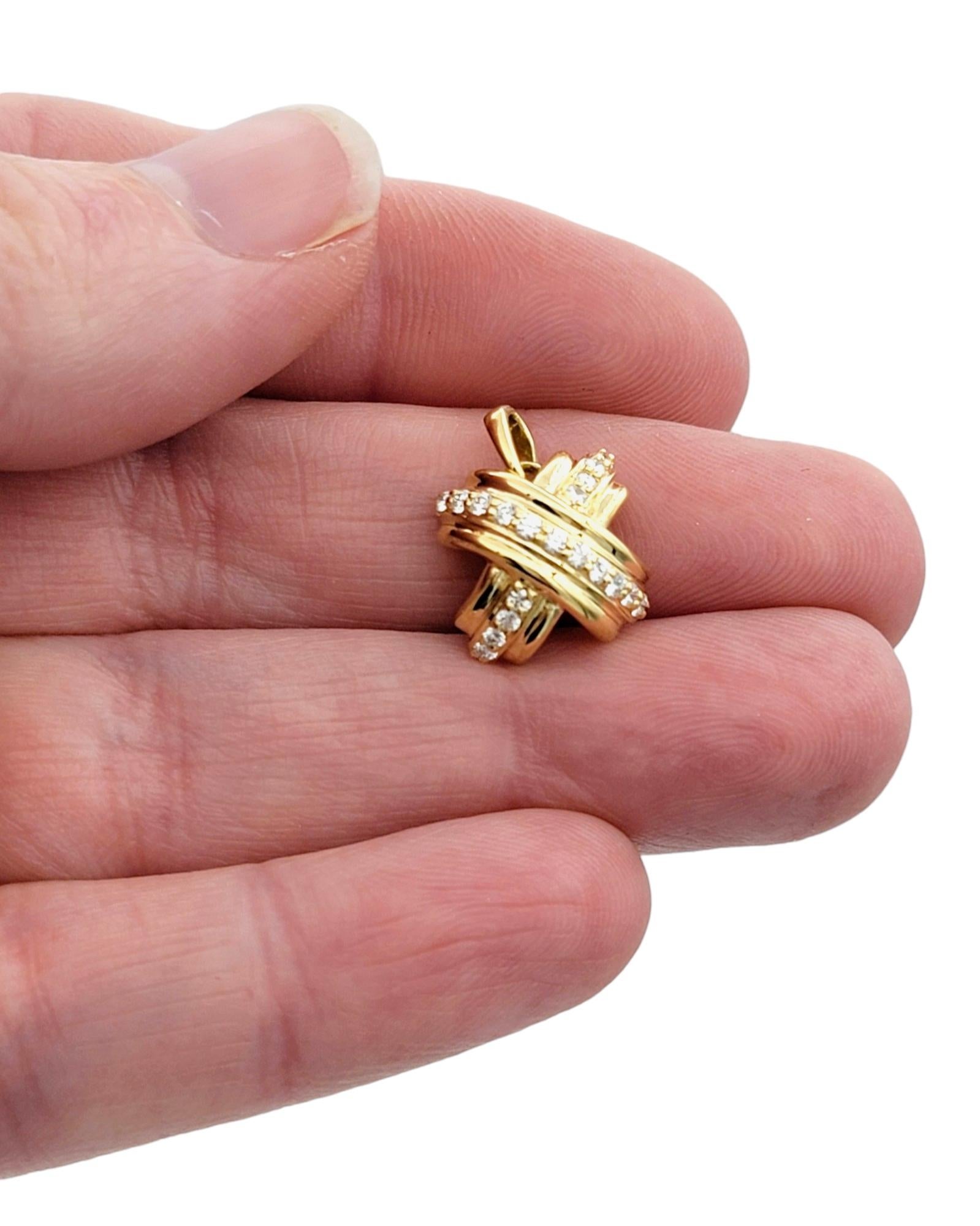 Tiffany & Co. Pendentif caractéristique X Design en or jaune 18 carats serti de diamants en vente 2