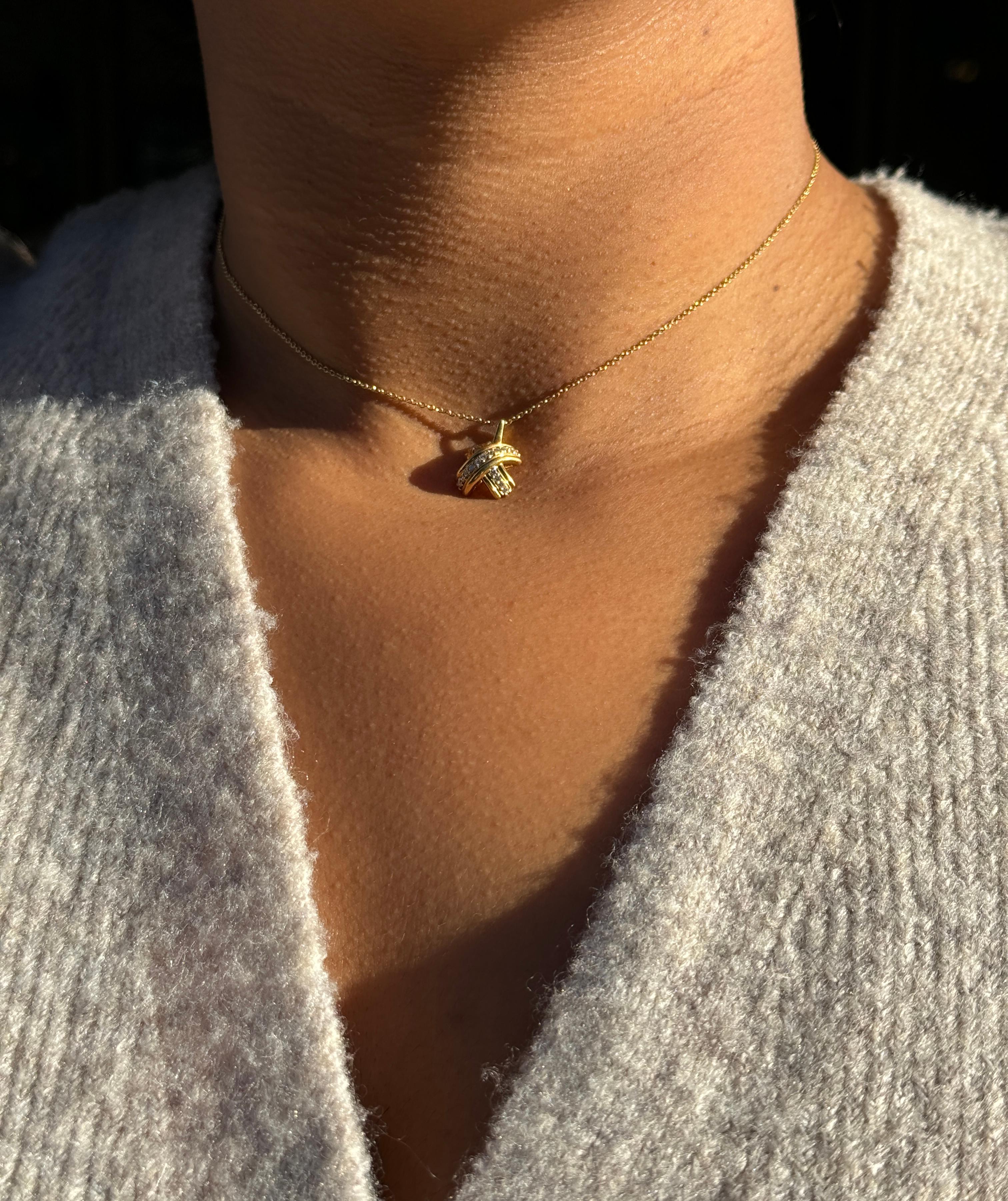 Brilliant Cut Tiffany & Co. Signature X Diamond & 18 Carat Yellow Gold 'Kiss' Pendant Necklace For Sale
