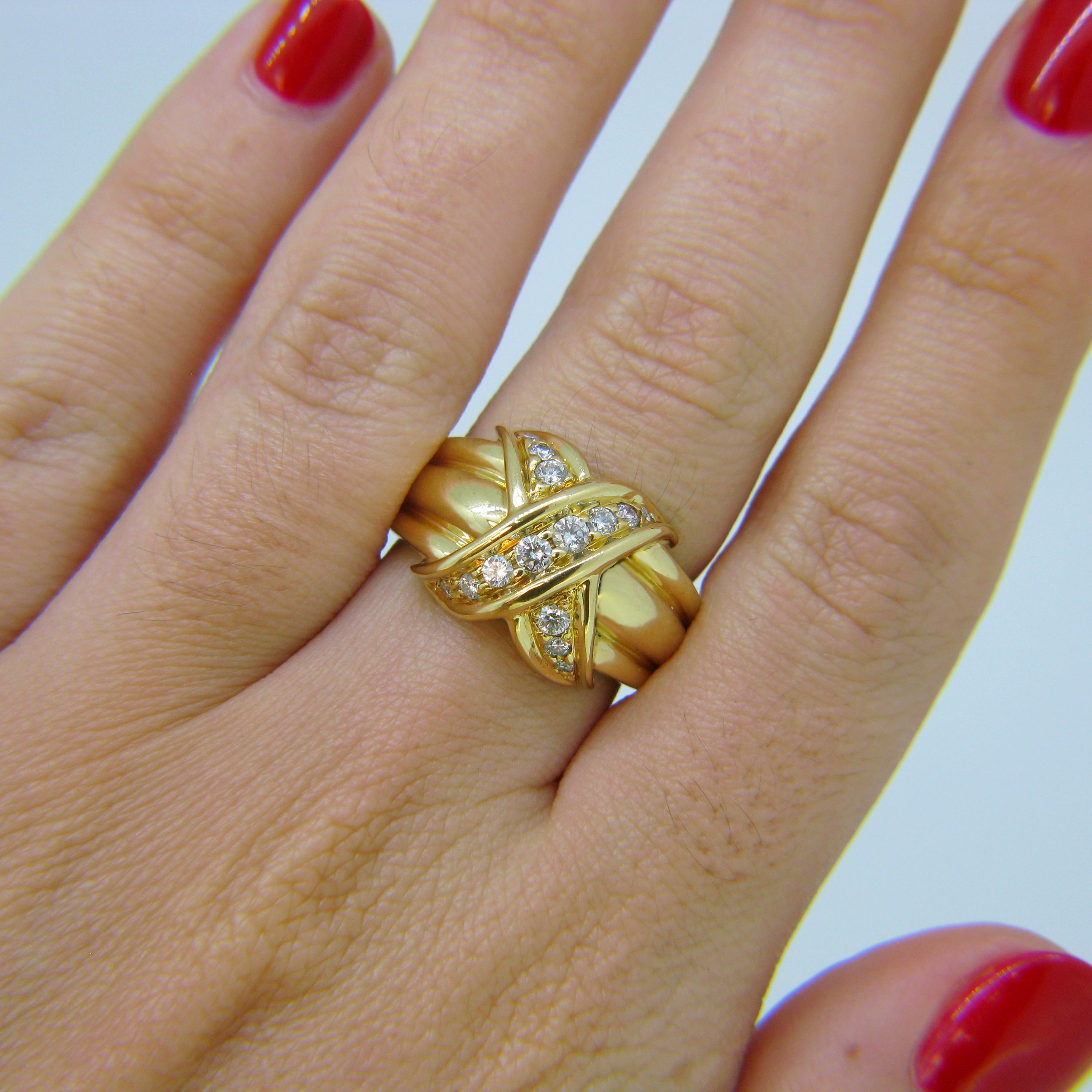 Tiffany & Co Signature X Knot Diamonds Yellow Gold 1990 Ring In Good Condition In London, GB