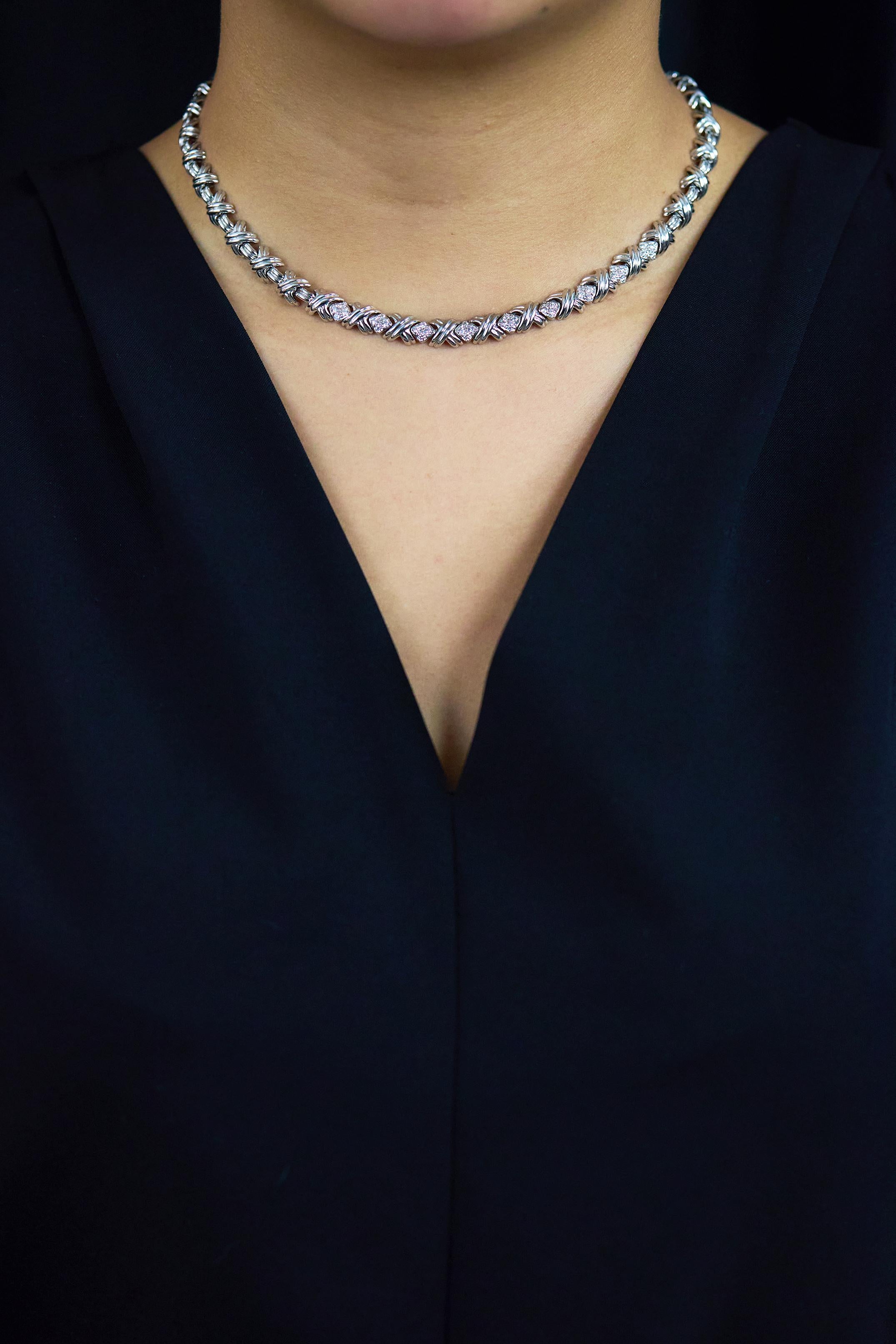 Tiffany & Co. Collana Signature X in oro bianco In condizioni ottime in vendita a New York, NY