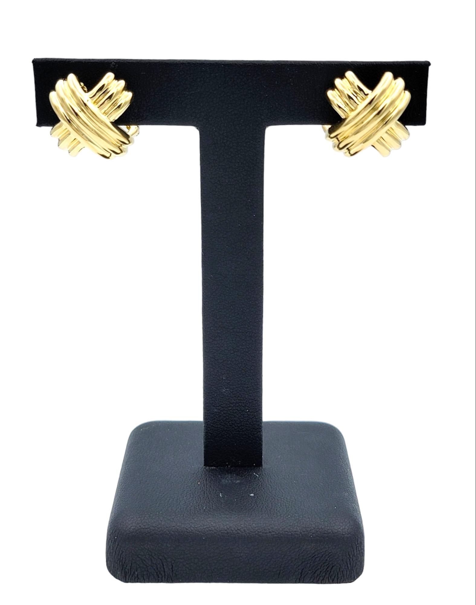 Tiffany & Co. Clous d'oreilles Omega Back Signature 'X' en or jaune 18 carats 2
