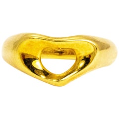 Tiffany & Co. Signed 18 Carat Gold Heart Ring Designed by Elsa Peretti