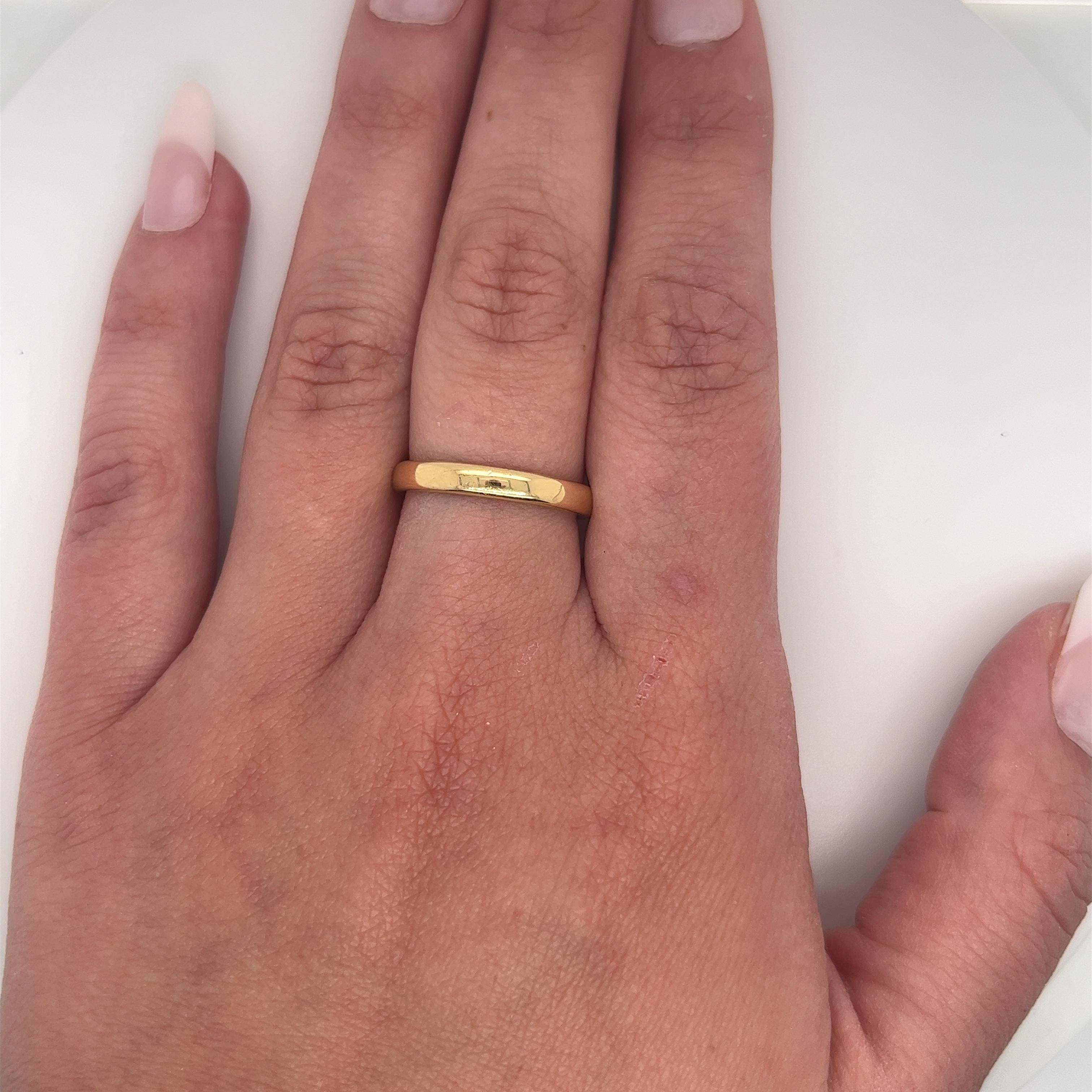 Tiffany & Co. Anneau de mariage en or jaune 18 carats signé 3MM Bon état - En vente à Miami, FL