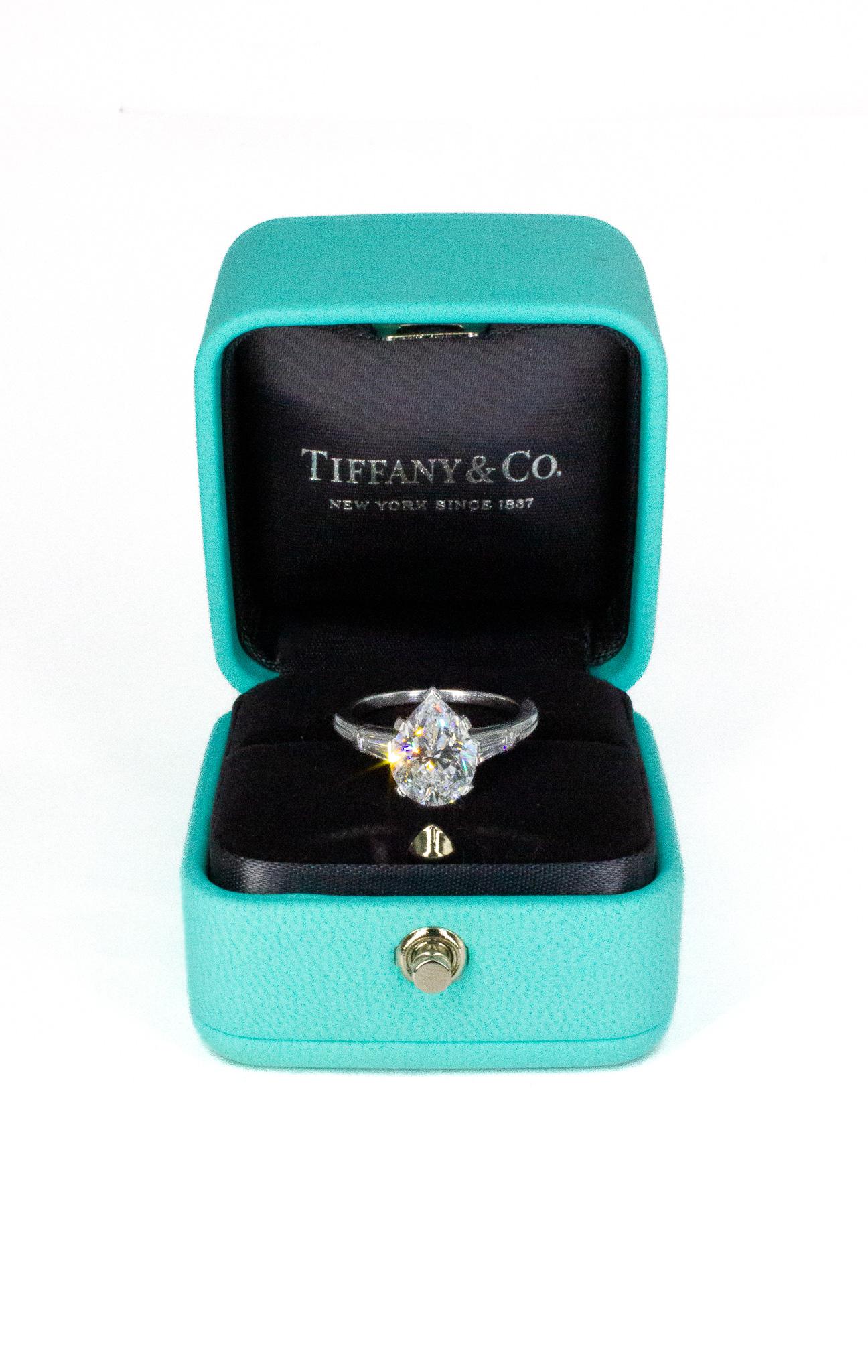 Contemporary Tiffany & Co. Signed 2.58 Carat GIA F VS2 Pear Shaped Diamond Engagement Ring For Sale