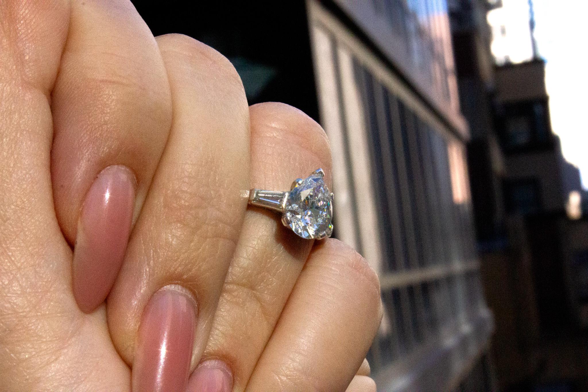Pear Cut Tiffany & Co. Signed 2.58 Carat GIA F VS2 Pear Shaped Diamond Engagement Ring For Sale