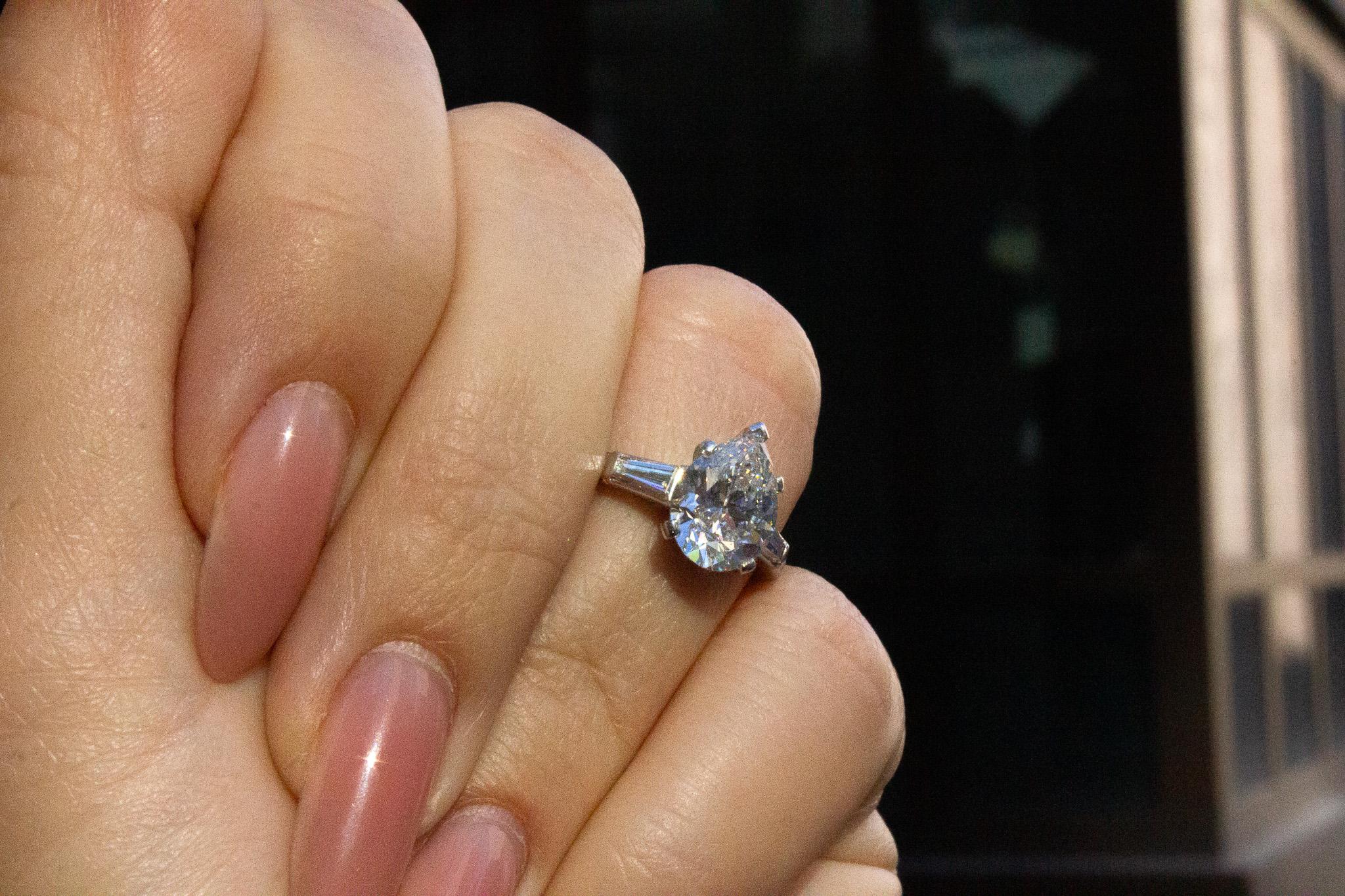 Tiffany & Co. Signed 2.58 Carat GIA F VS2 Pear Shaped Diamond Engagement Ring In Good Condition For Sale In New York, NY