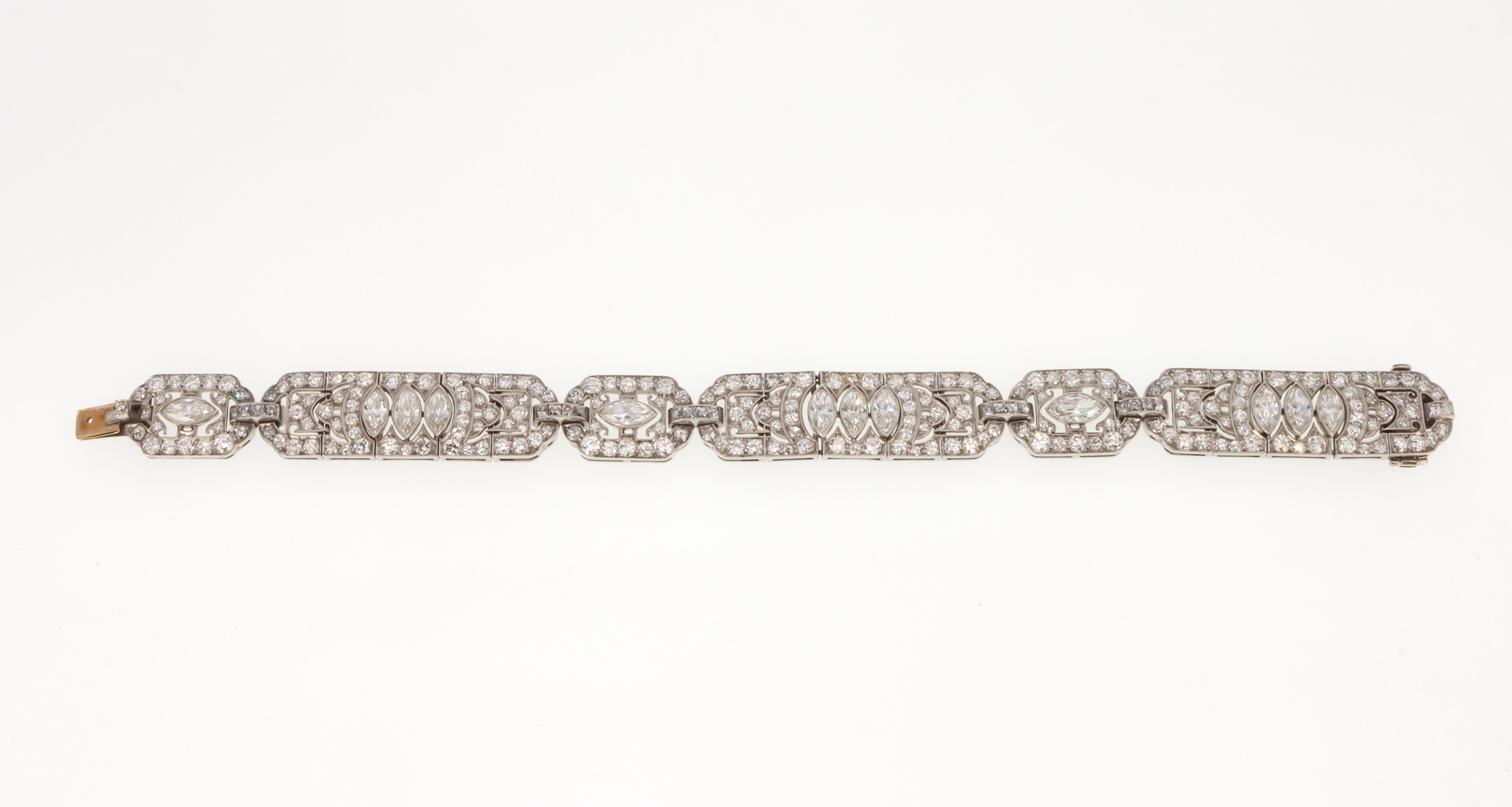 Tiffany & Co. Signiertes Armband aus Platin mit 9 Karat Diamanten aus der Art-déco-Periode (Gemischter Schliff) im Angebot