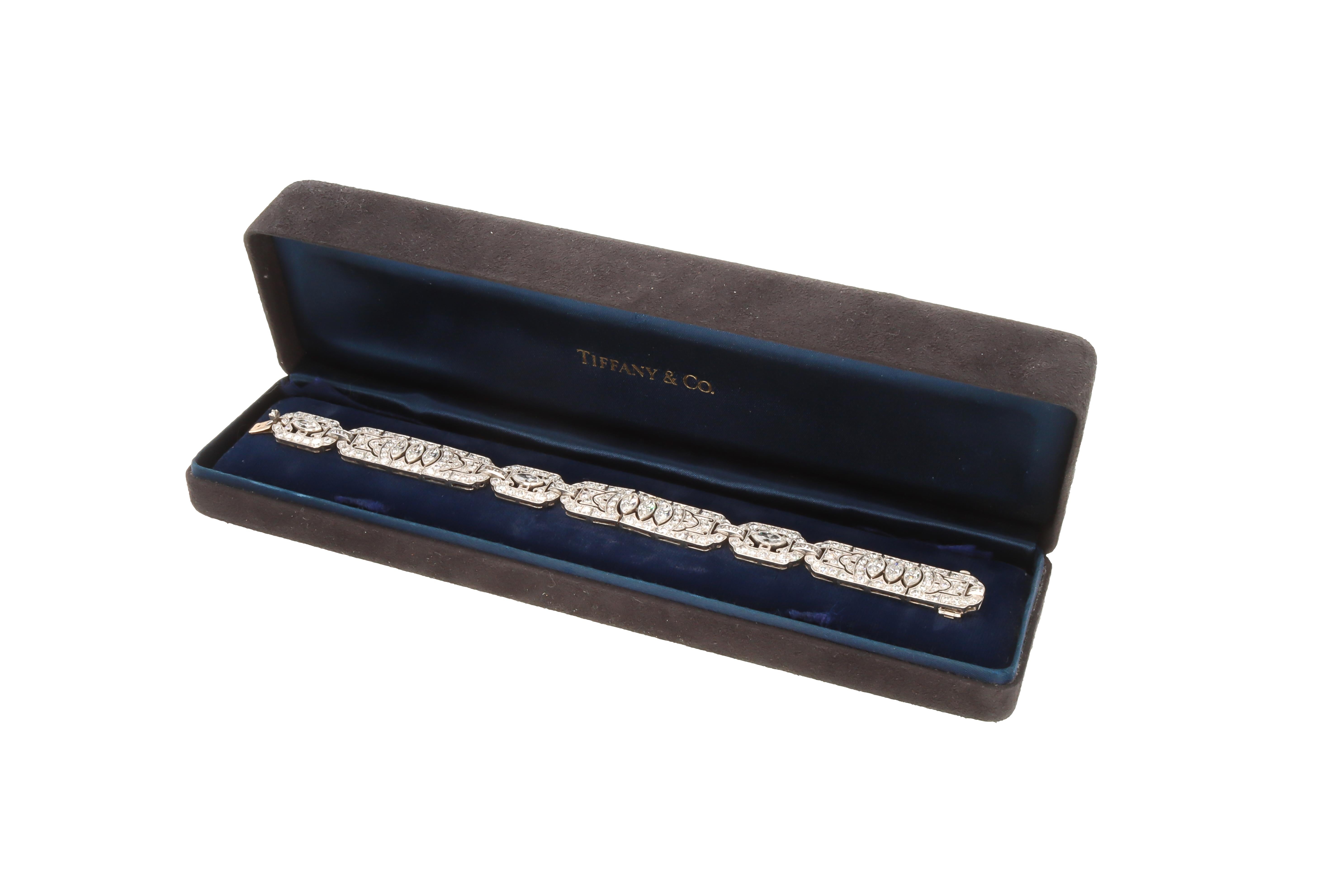 Tiffany & Co. Bracelet signé d'époque Art déco en platine et diamants de 9 carats en vente 3