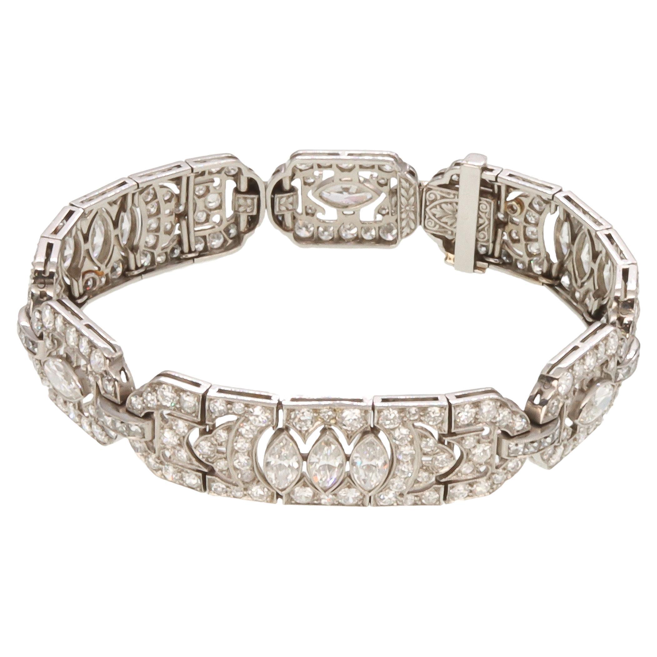 Tiffany & Co. Bracelet signé d'époque Art déco en platine et diamants de 9 carats en vente