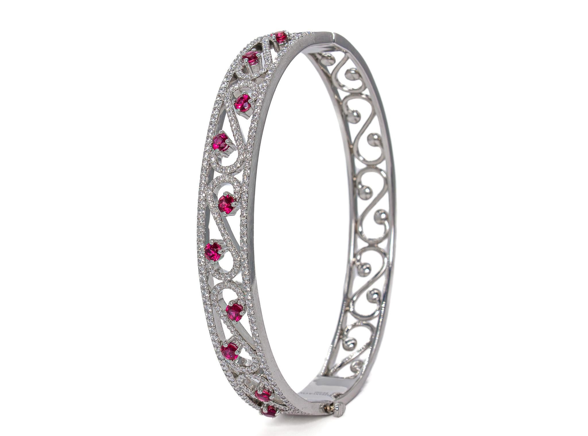 Femenino o masculino Tiffany & Co. Pulsera de rubíes y diamantes firmada Enchant Scroll Cuff en venta