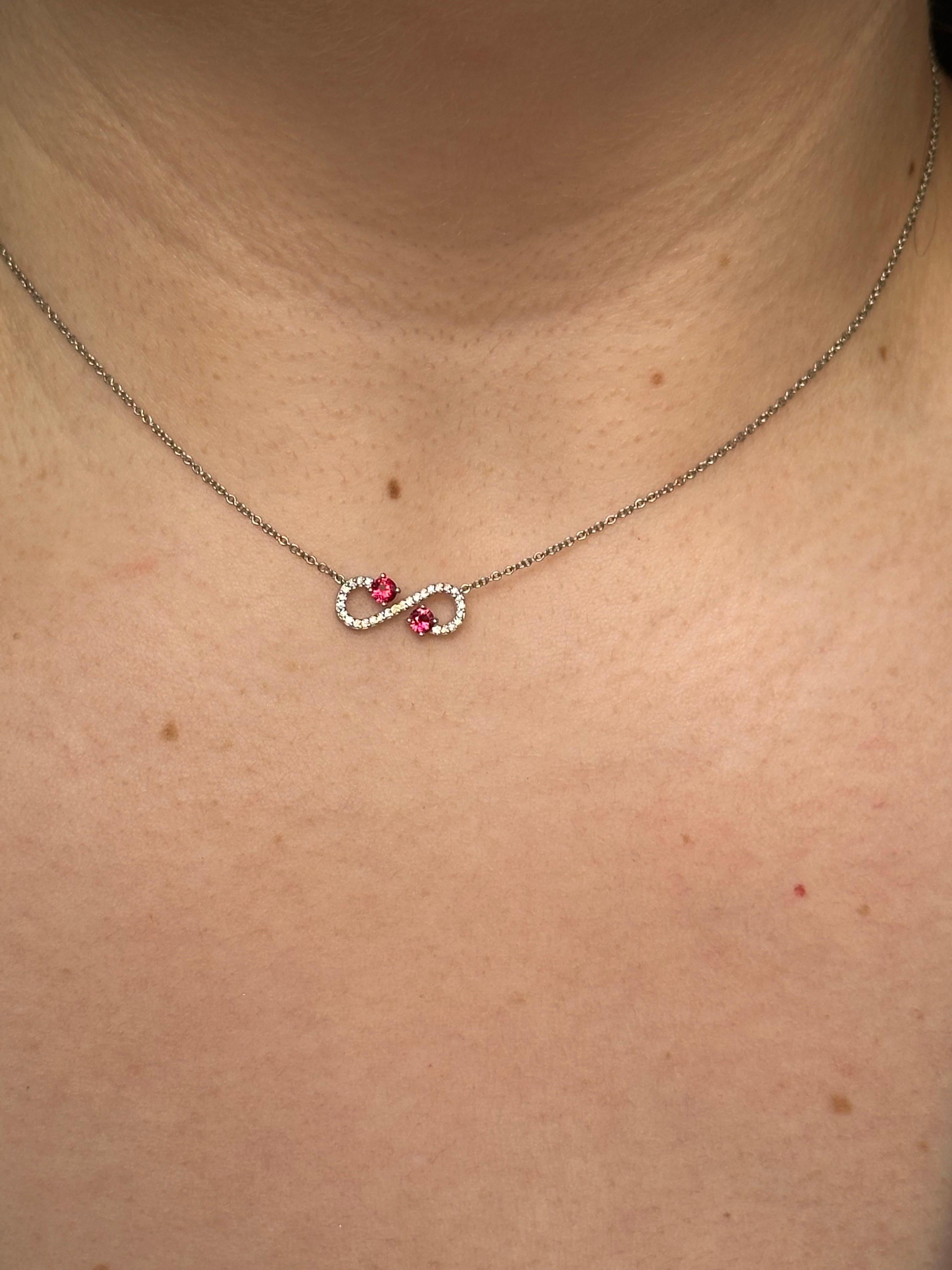 Tiffany & Co. Collana con ciondolo di diamanti e rubini firmata Enchant Scroll Cuff In condizioni ottime in vendita a New York, NY