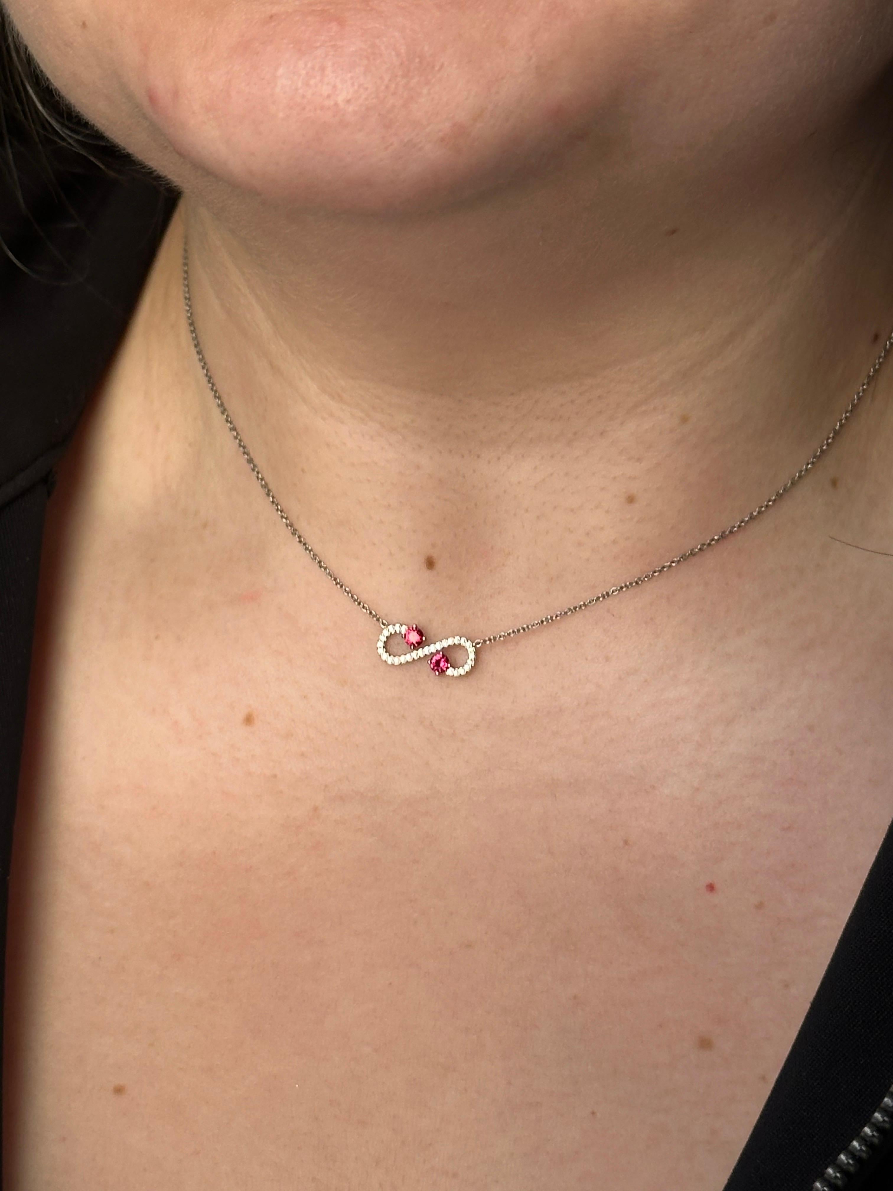 Tiffany & Co. Collana con ciondolo di diamanti e rubini firmata Enchant Scroll Cuff in vendita 1