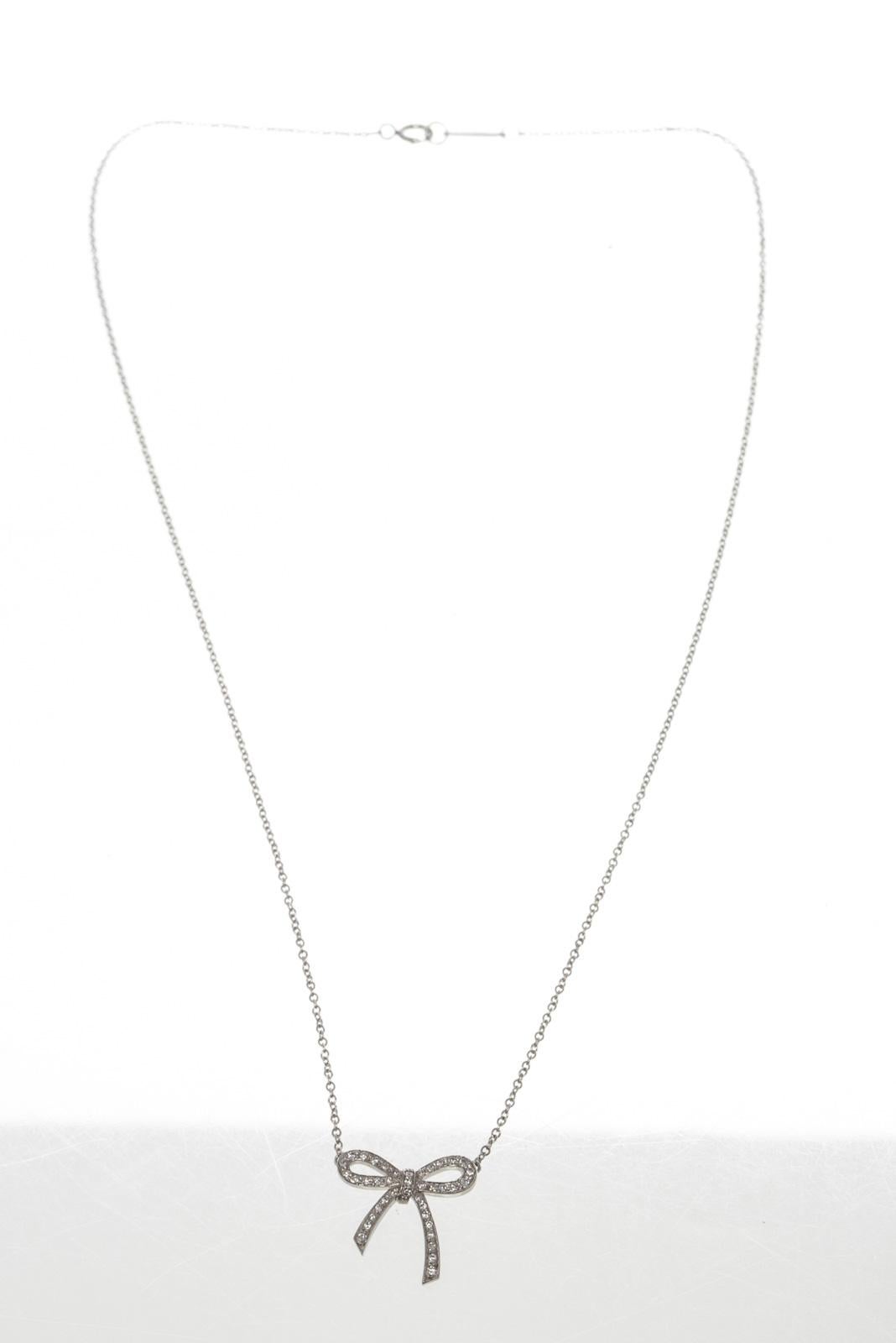 Tiffany & Co. Silver Bow Pendant Necklace withÂ silver-toneÂ hardware.

52969MSCÂ Â