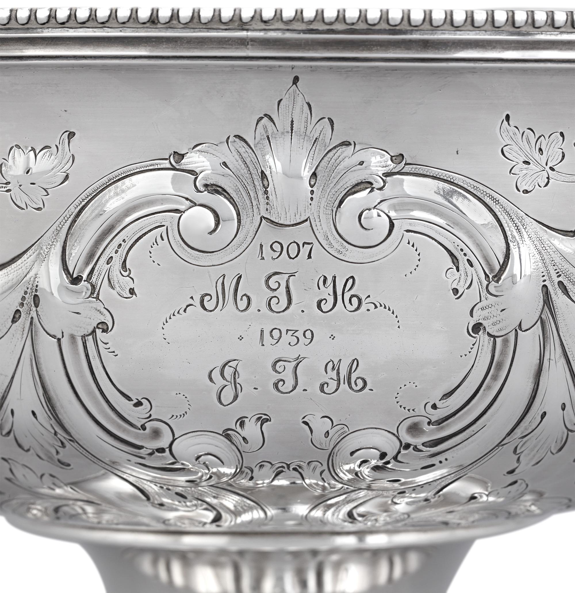 Tiffany & Co. Plat de service en argent Excellent état - En vente à New Orleans, LA