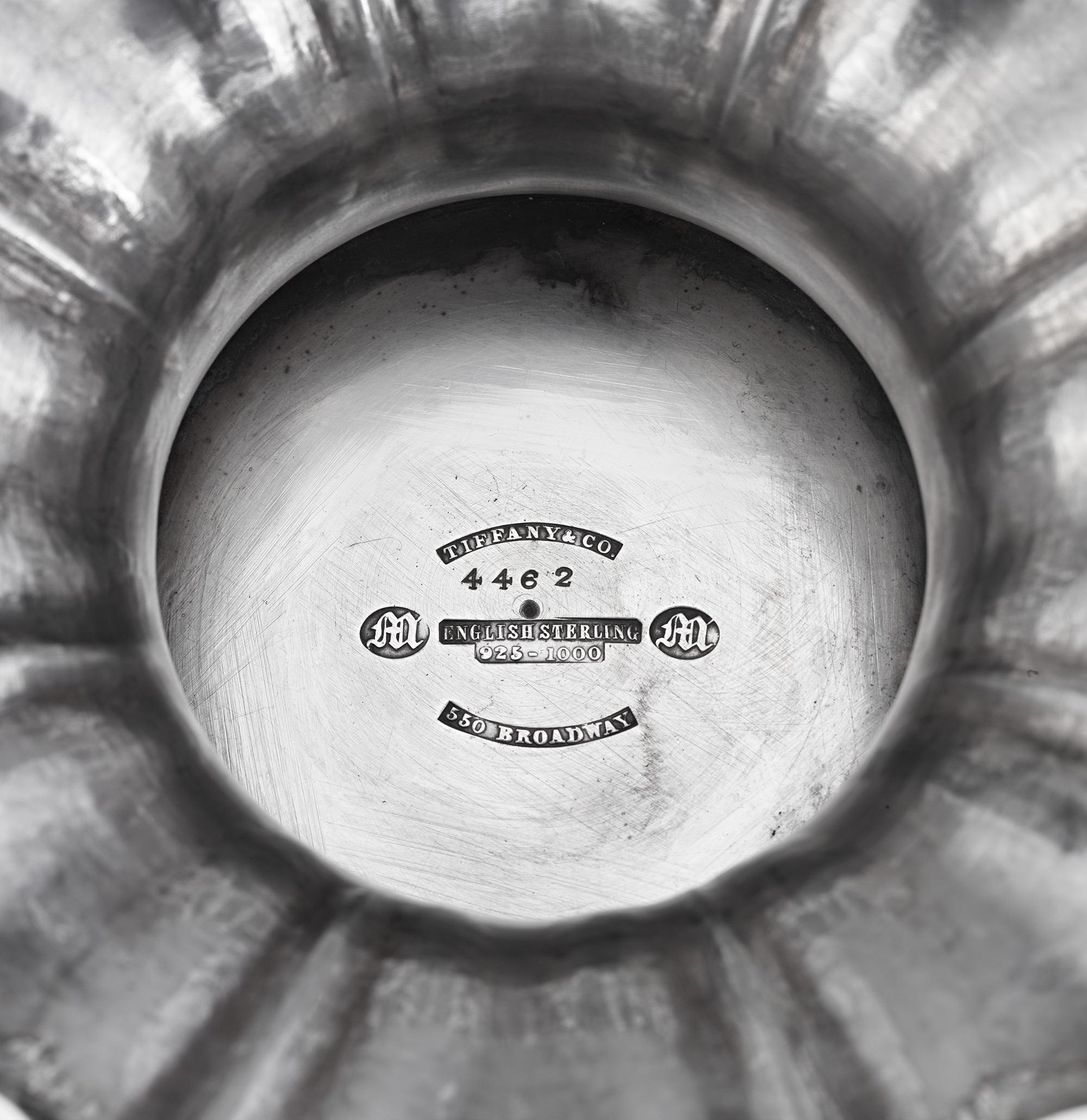 XIXe siècle Tiffany & Co. Plat de service en argent en vente