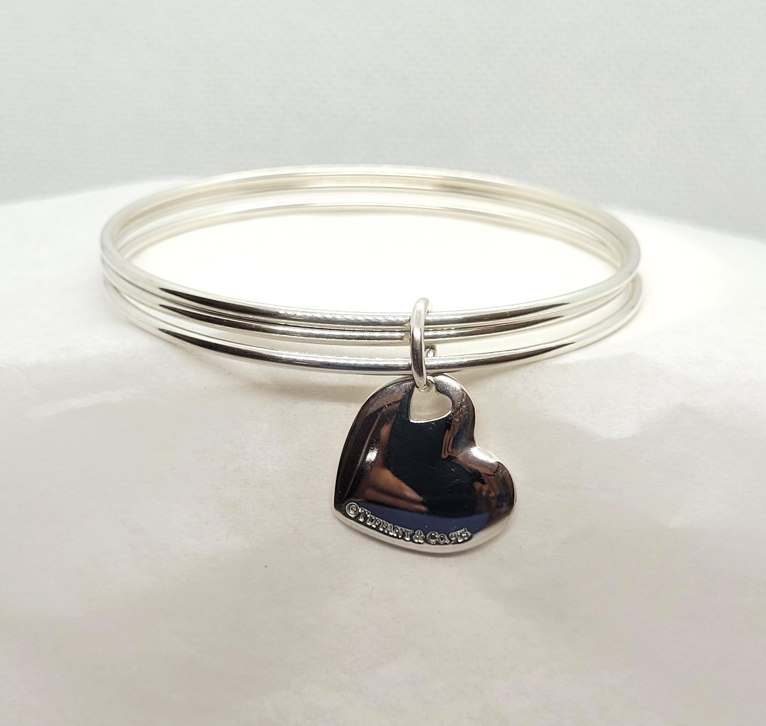 Tiffany Co Silver Trio Bangle Bracelet with Engravable Heart Charm, 24 Grams In Good Condition In San Diego, CA