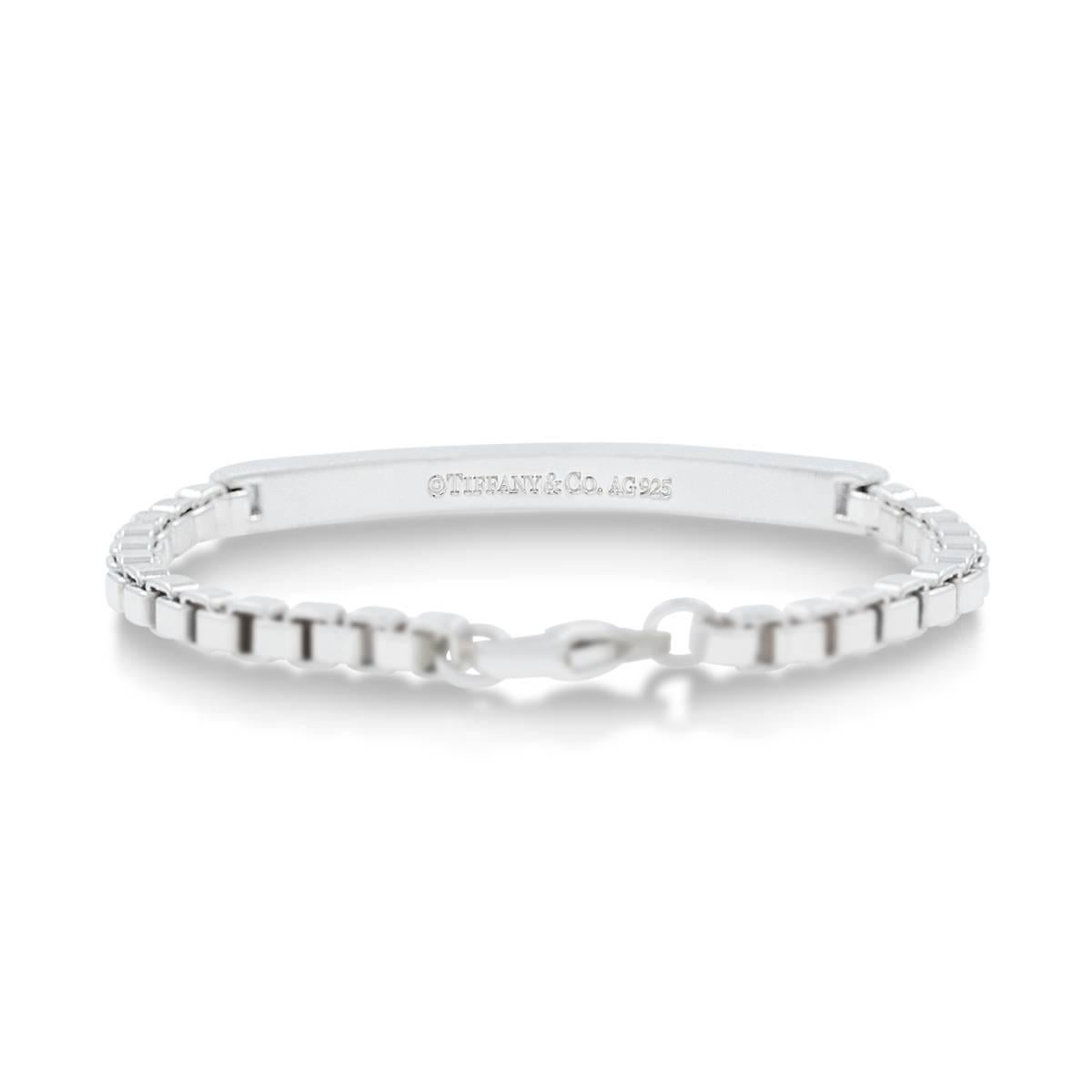 Venetian Link I.D. Bracelet.
This item may be engraved with up to three letters. 
Inspired by ancient Roman arches. Men's bracelet in sterling silver. 7.25