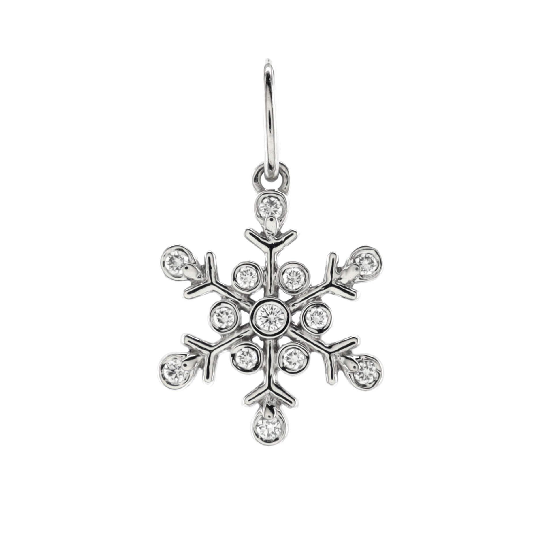 Condition: Excellent. Faint wear throughout.
Accessories: No Accessories
Measurements: Height/Length: 16.35 mm, Width: 9.60 mm
Designer: Tiffany & Co.
Model: Snowflake Pendant Pendant & Charms Platinum with Diamonds
Exterior Color: Silver
Item