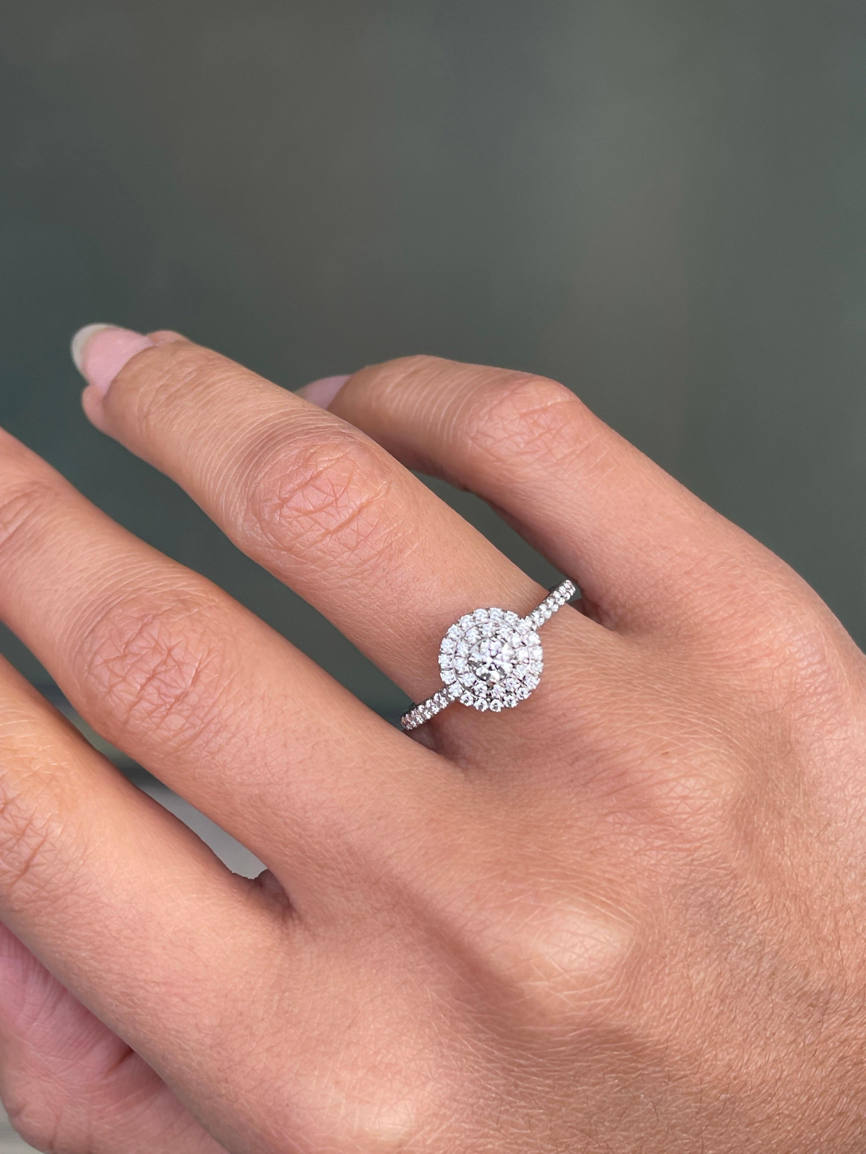 Tiffany & Co. Soleste, bague de fiançailles en platine avec halo de diamants de 0,43 carat Pour femmes en vente